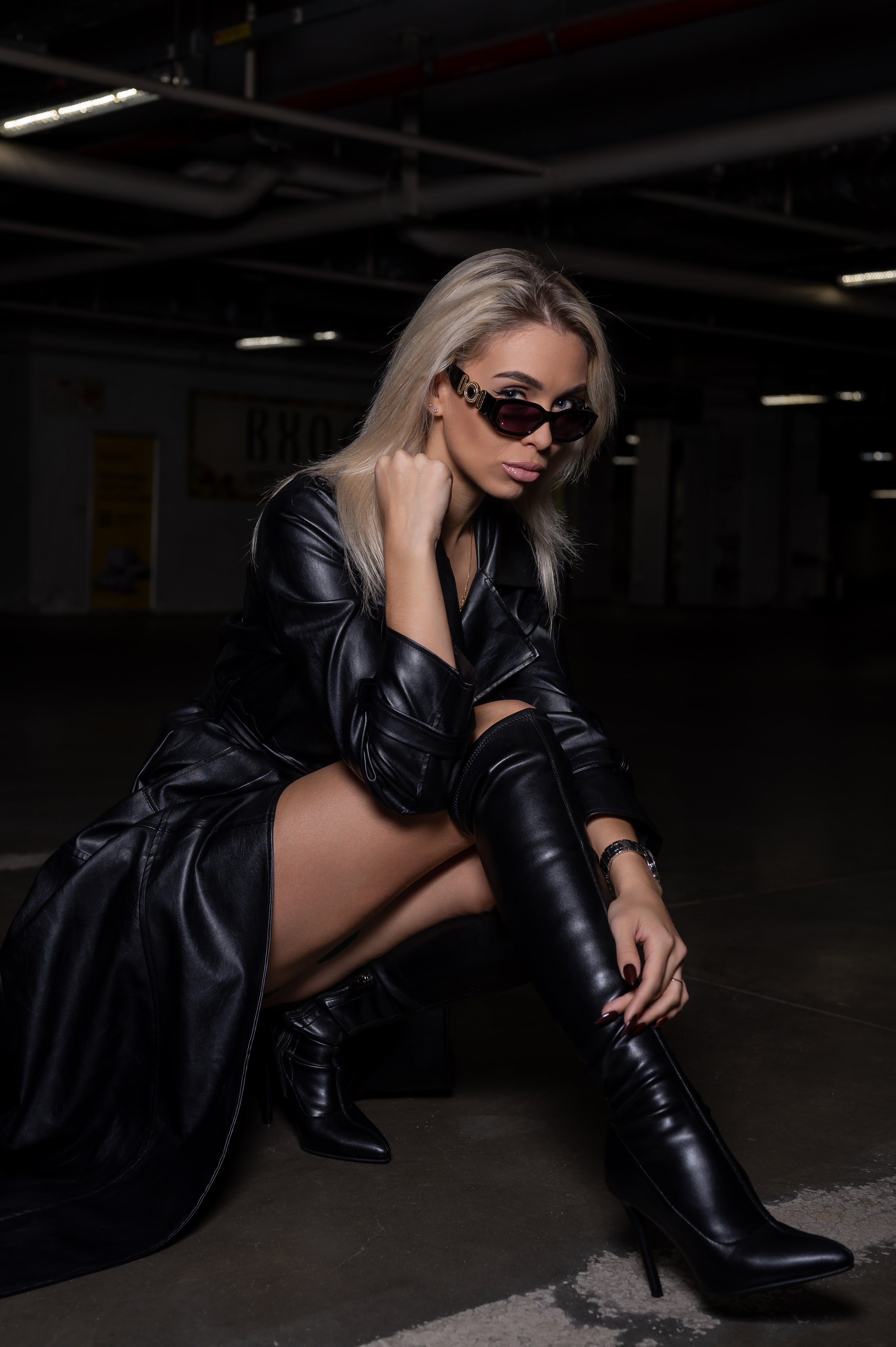 На парковке. Портретный и будуарный фотограф в Воронеже. Игорь Бабичев