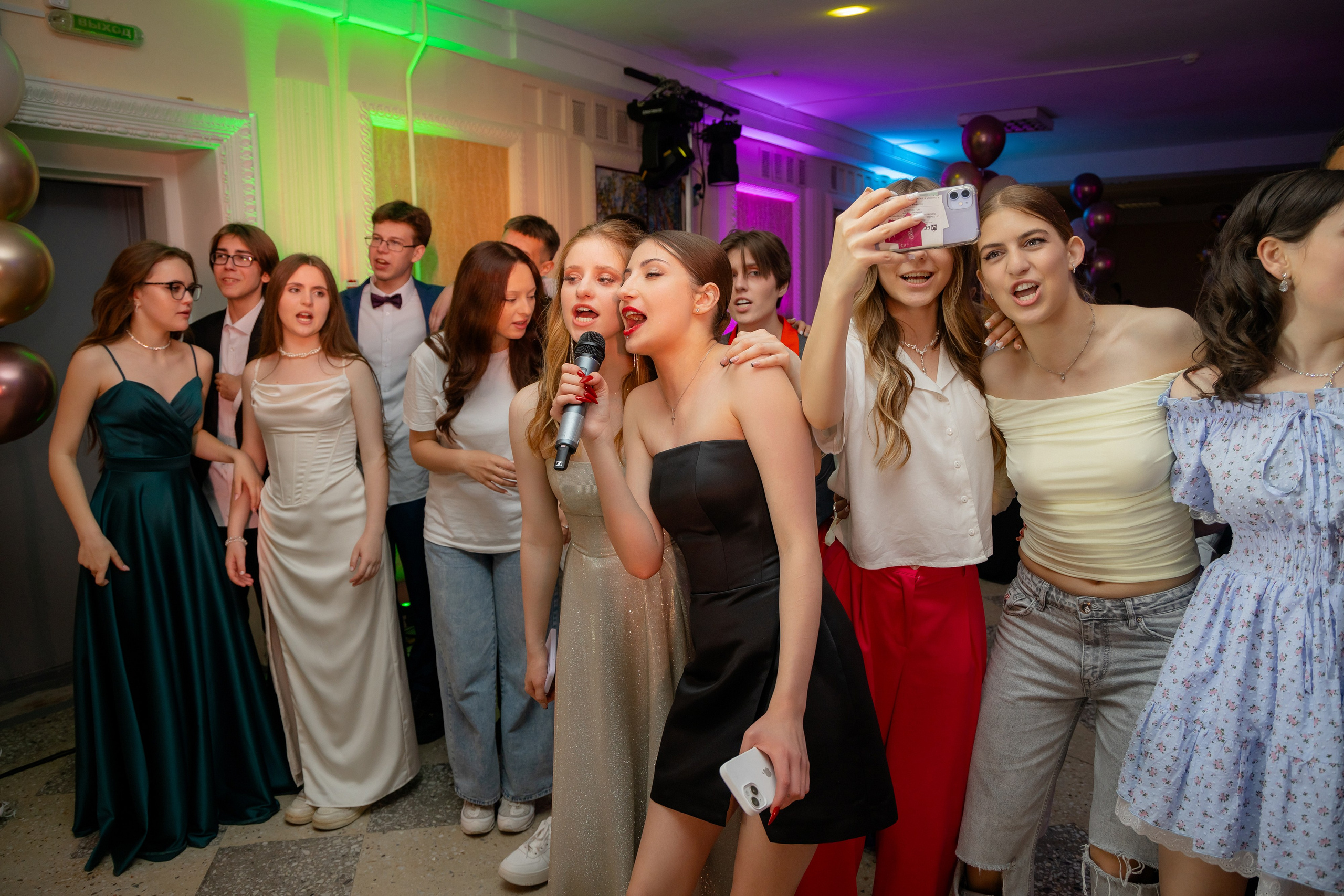 Школьный выпускной 2024 год в Соколе (Минск). Свадебный фотограф в Минске/Беларуси Сергей Спиридонов