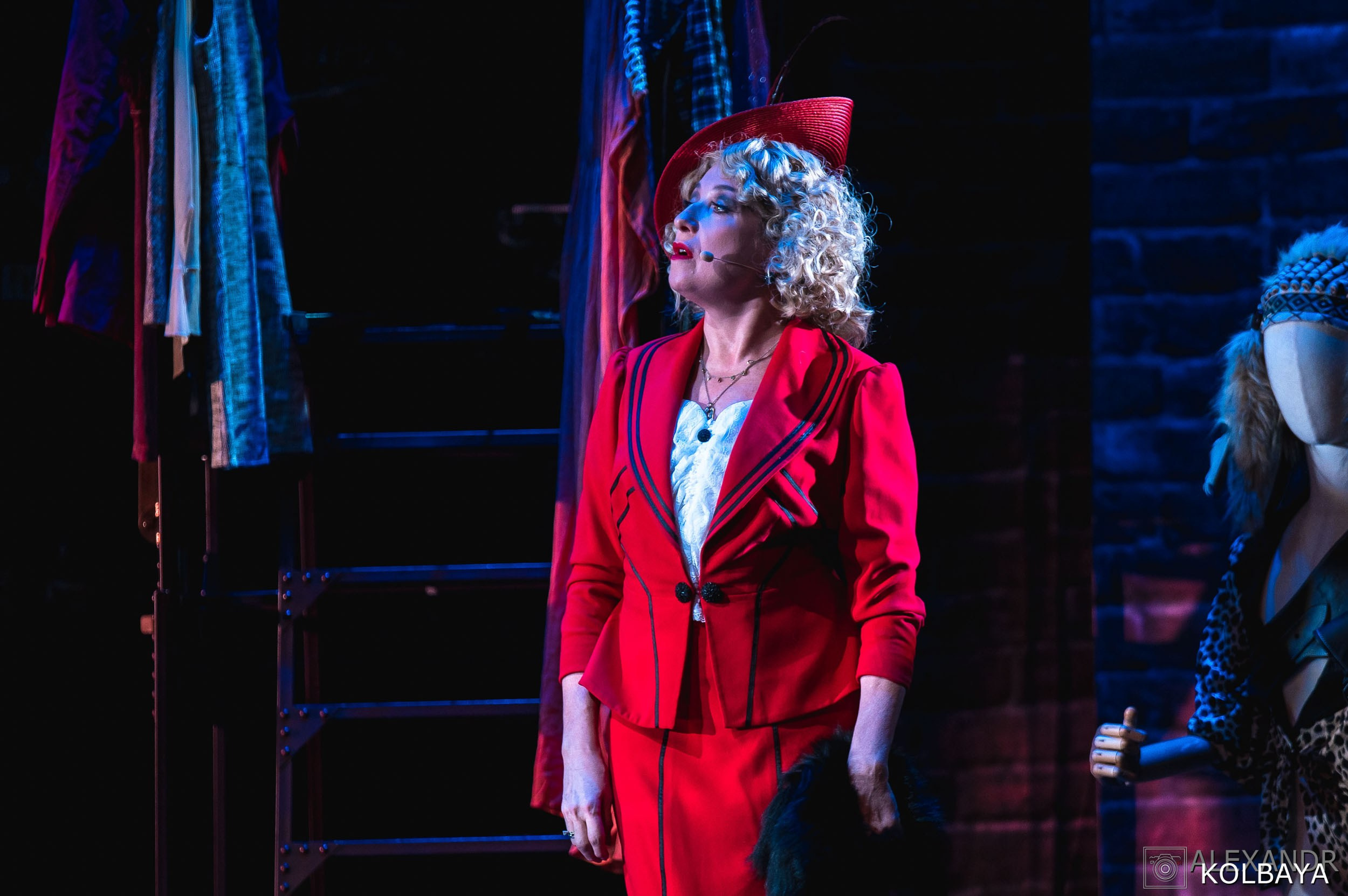Фотографии со спектакля «Привет, я тетя Чарли». Концертный и театральный репортажный фотограф в Москве Александр Колбая