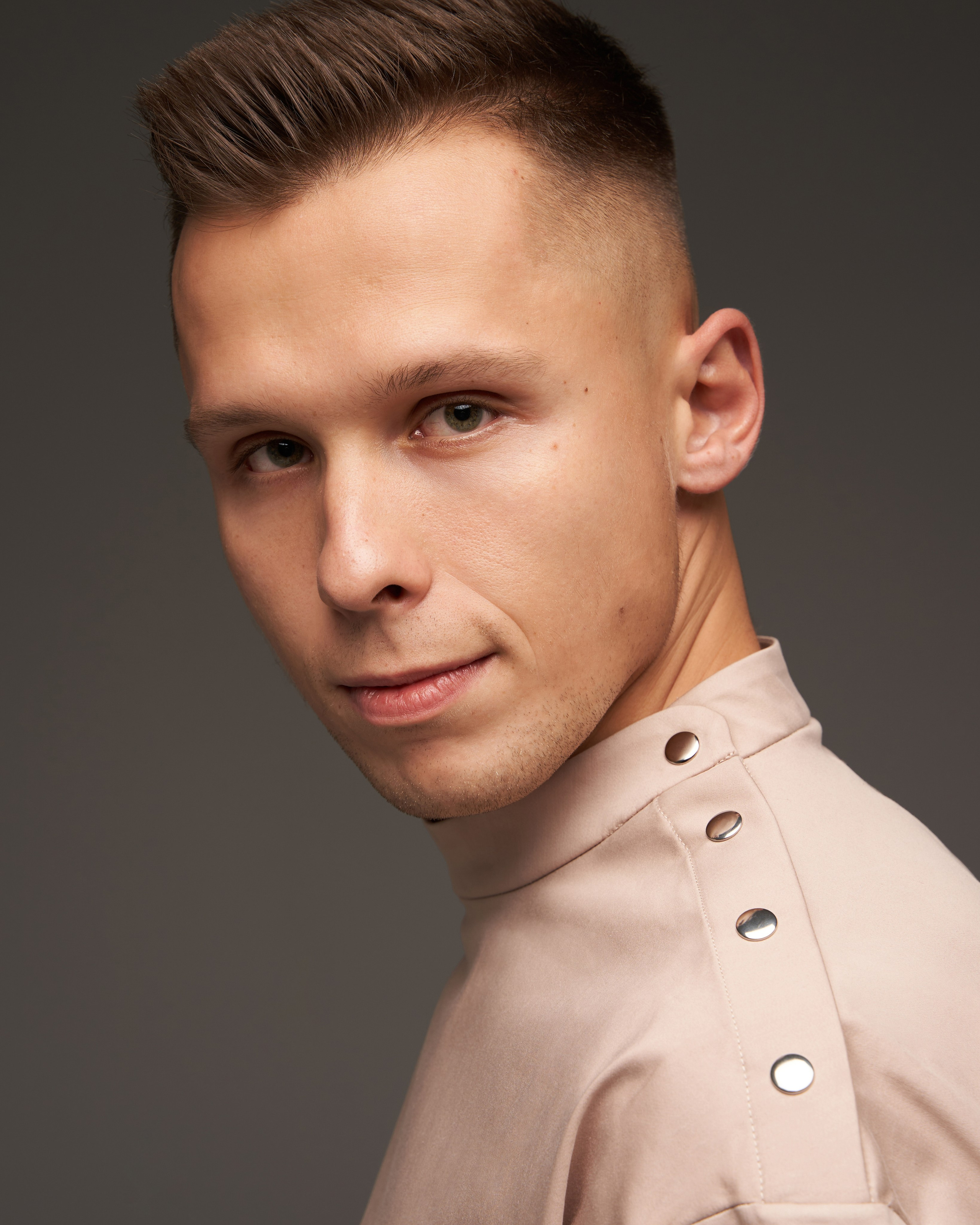 Бренд PITCH. Портретный фотограф в Москве Александр Тен