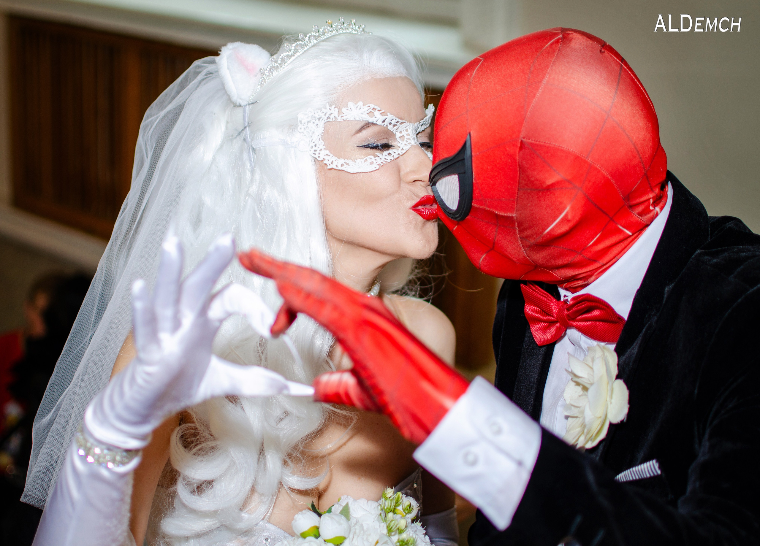 Фотосессия свадьбы Человека-паука и Чёрной кошки в Москве