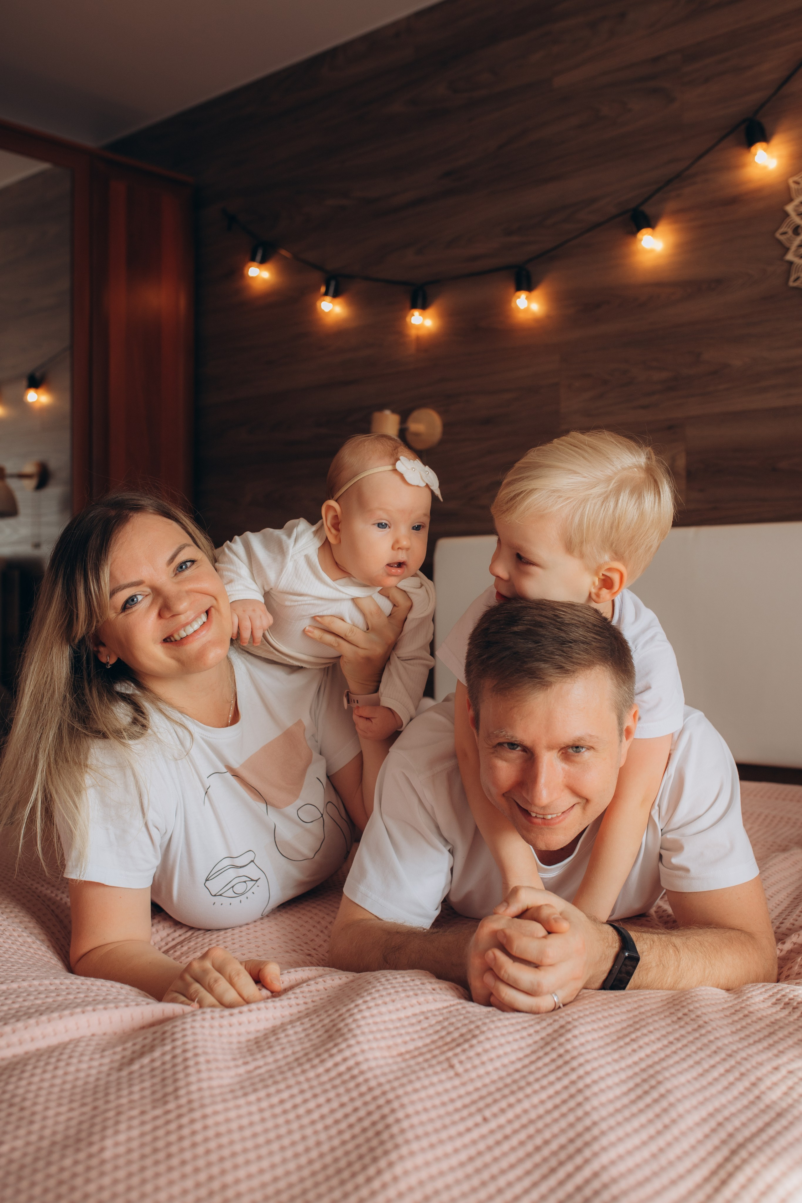 Катя, Денис и малыши. Семейный и домашний фотограф в Москве и МО Королева Валерия