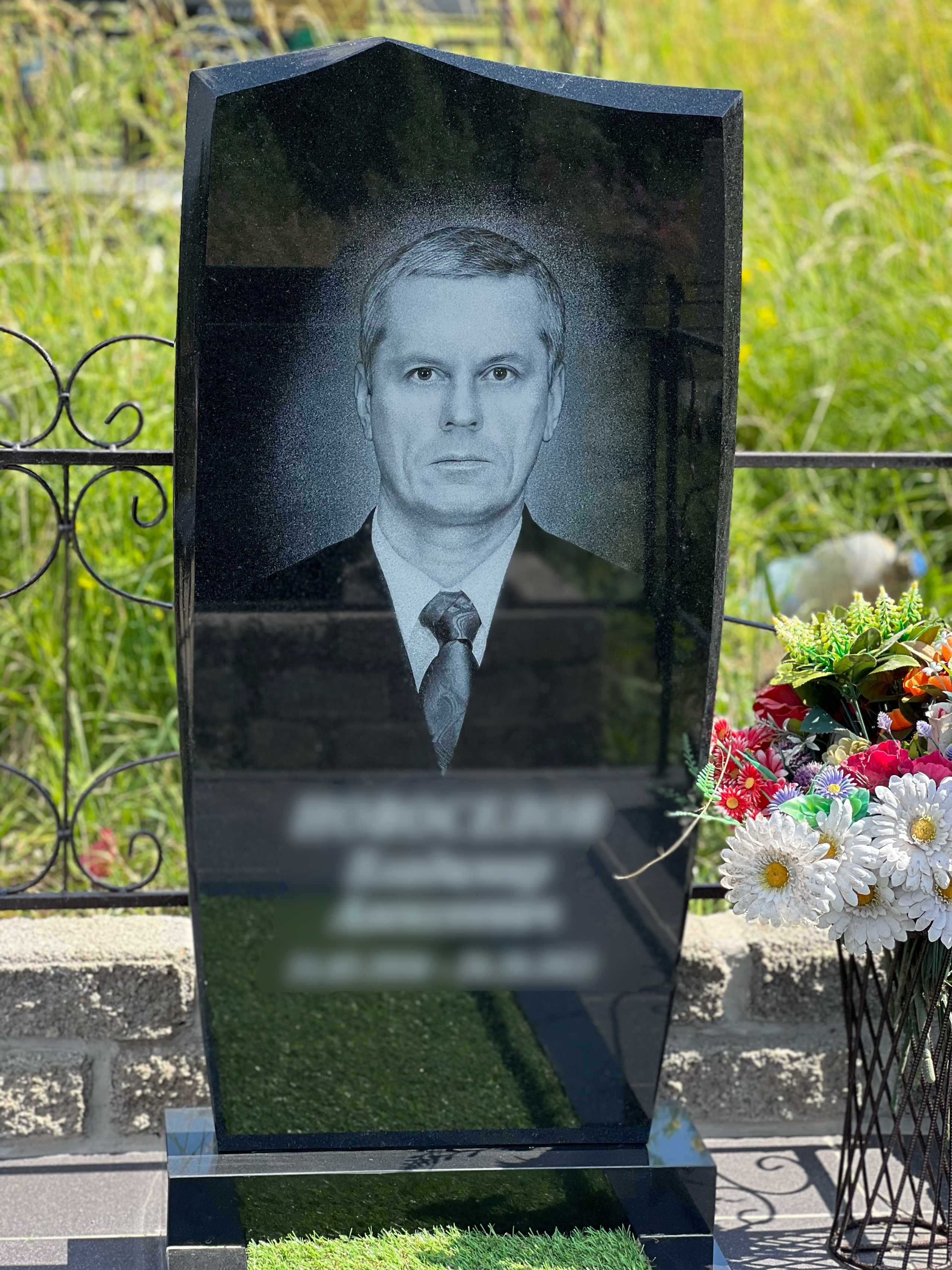 Гравировка от наших художников. ГРАНИТ26 Ритуальные услуги Железногорск. Благоустройство могил, продажа памятников