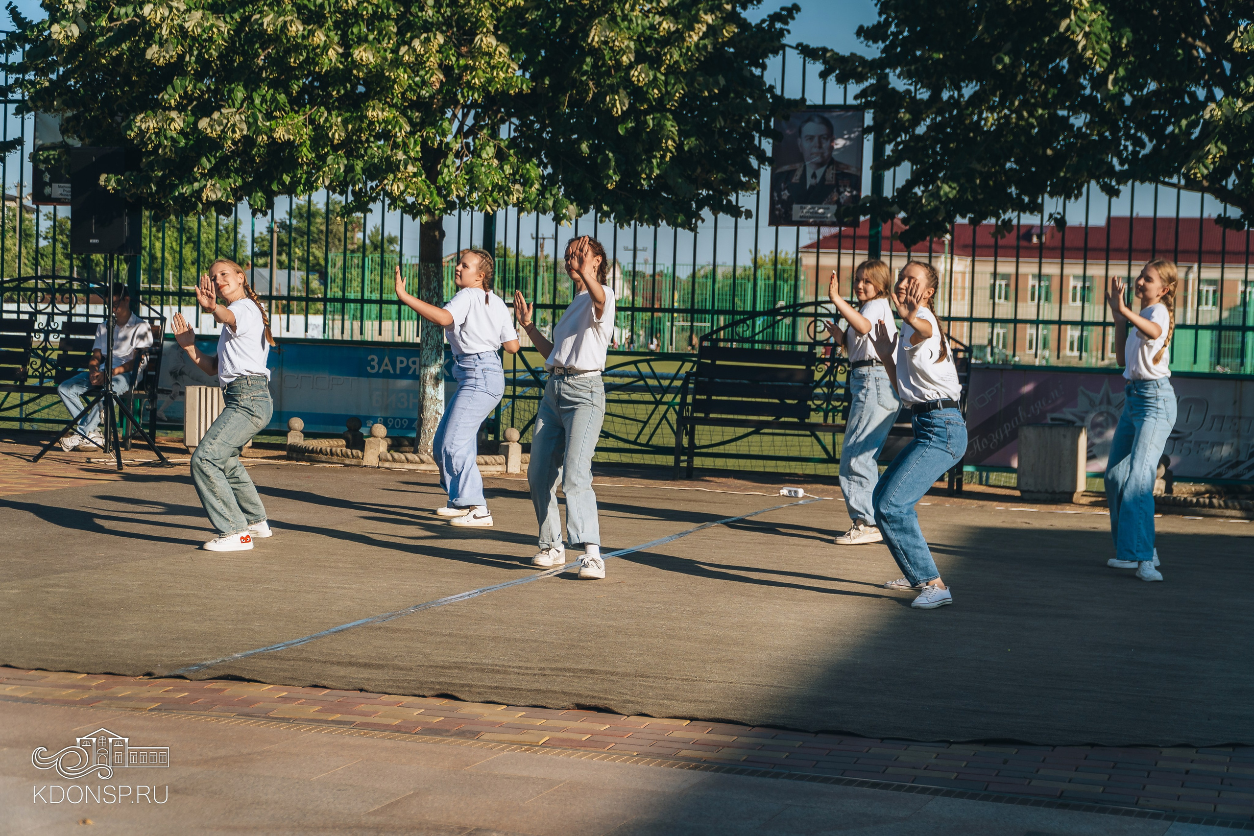 Концертная программа «Жить здорово». Новотитаровский Дом культуры