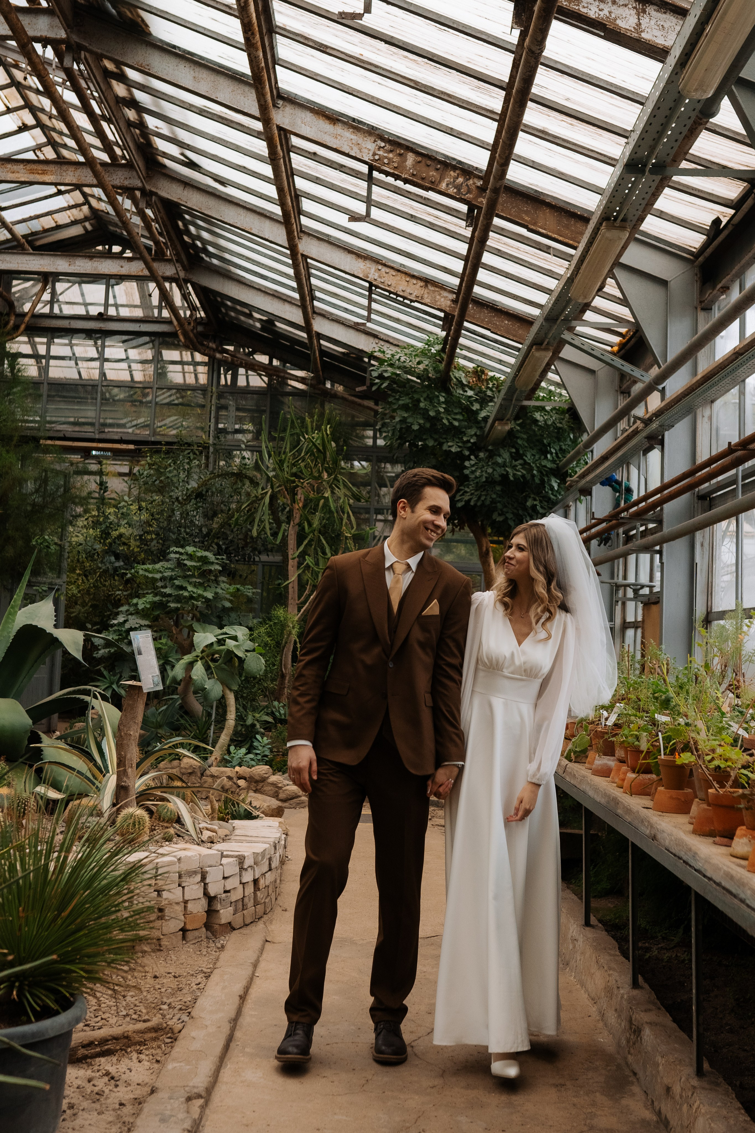 Свадебная фотосессия в оранжерее, Москва. Свадебный фотограф в Москве Анна Полушина