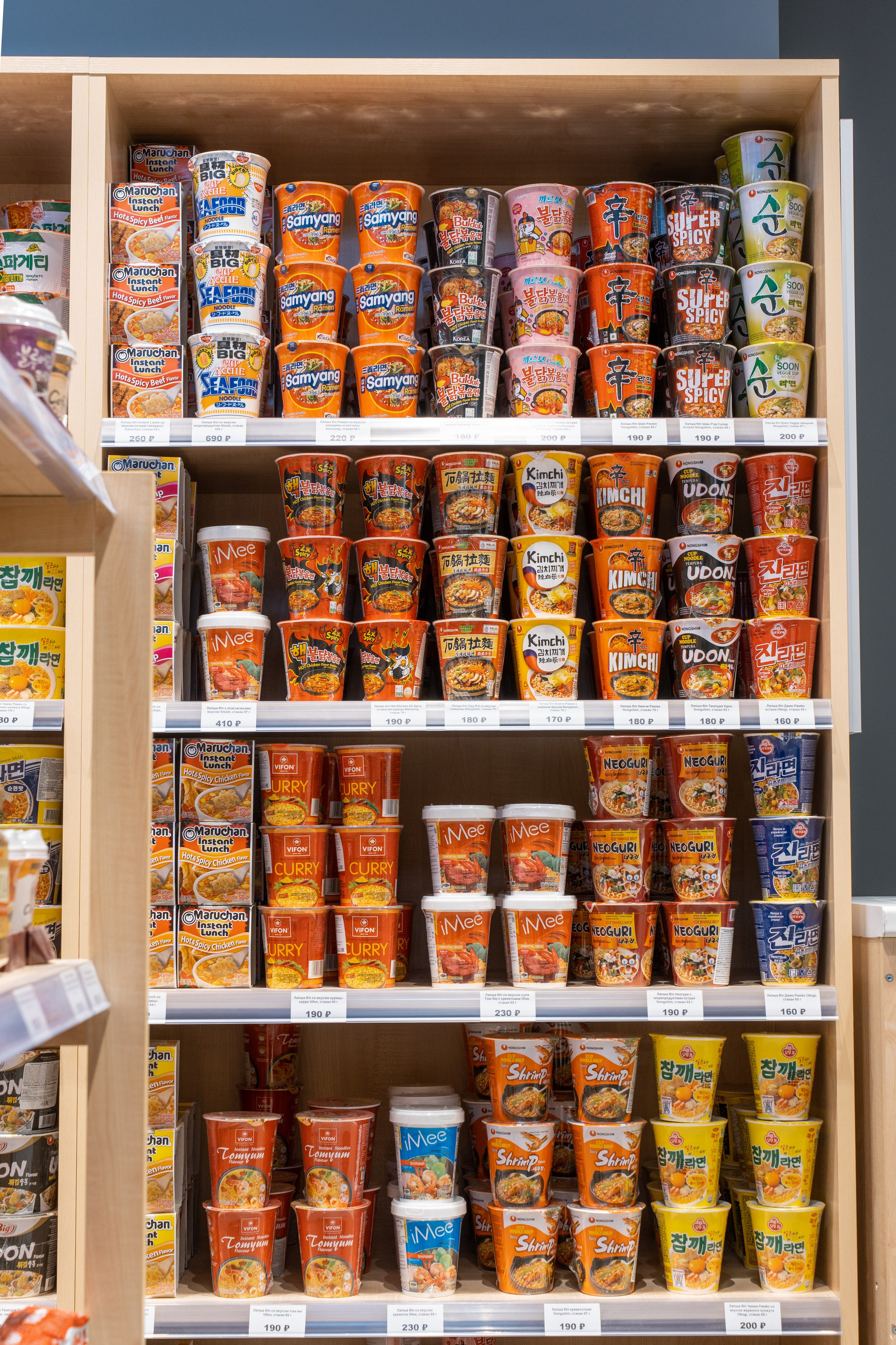 Интерьер магазина азиатских продуктов в Москве Korfood.ru