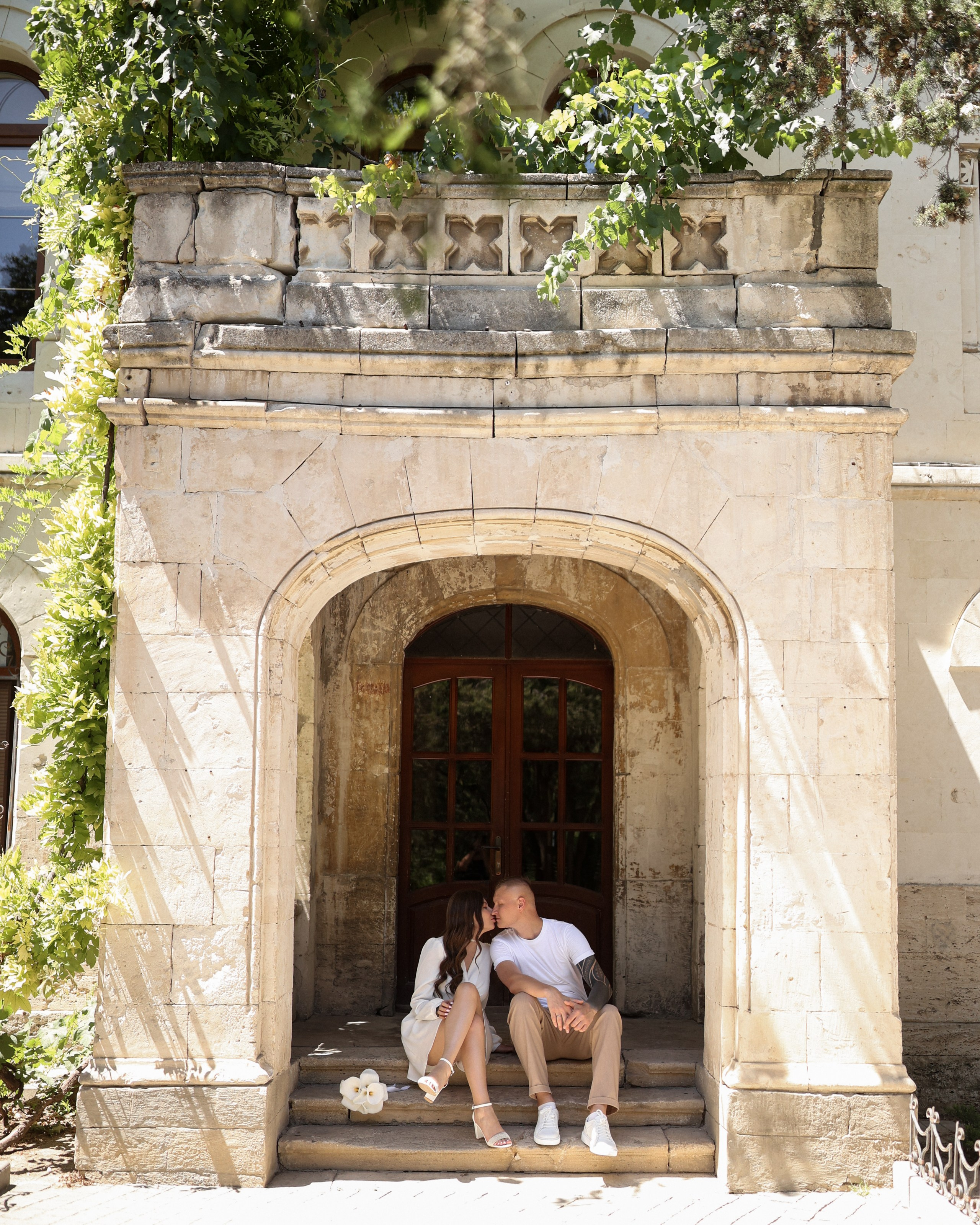Роспись и прогулка в старом Херсонесе. Фотограф в Севастополе и Крыму Артем Волобуев