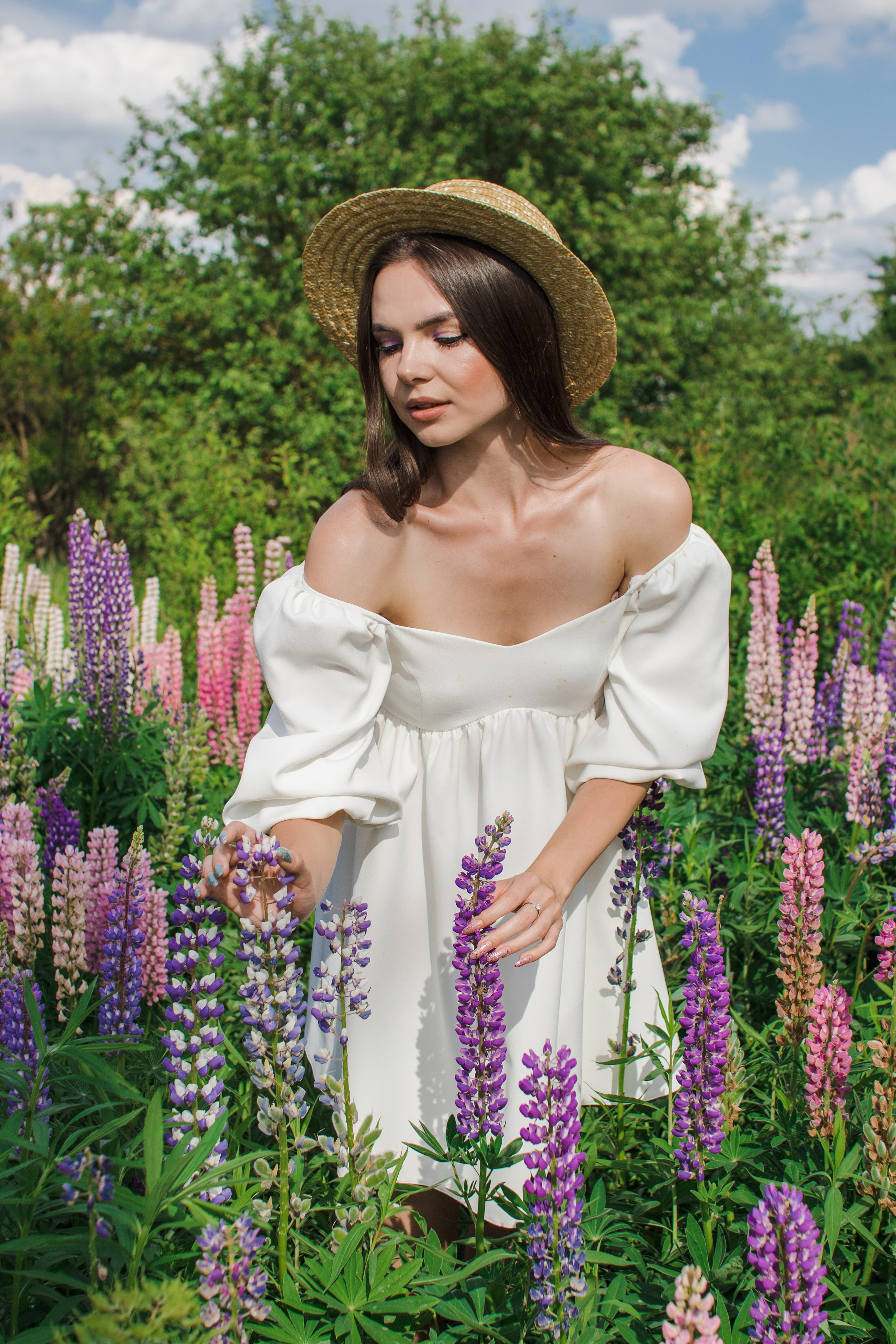 Девушках в люпинах