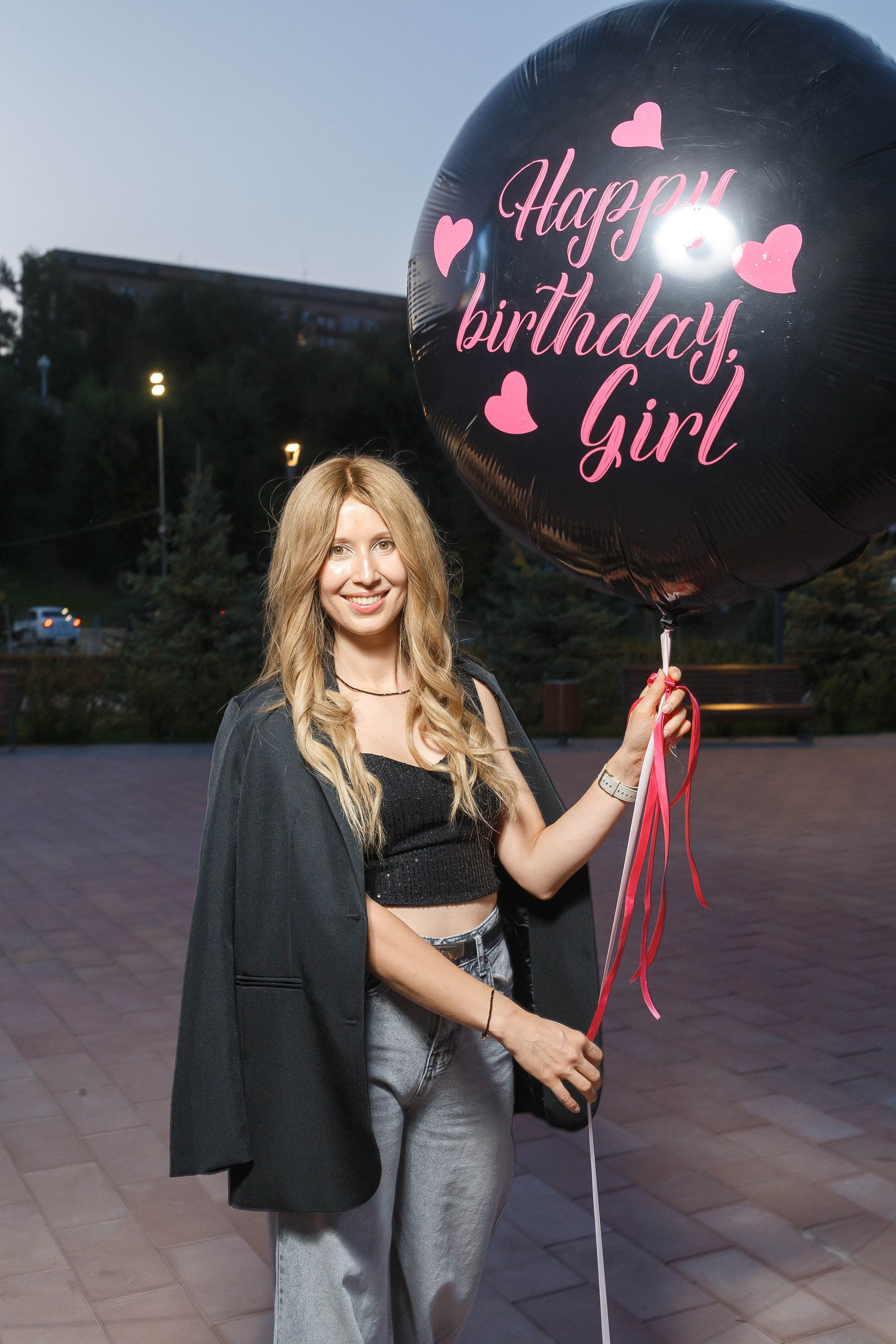 День рождения Оксаны: подруги, набережная, торт, шампанское. Событийный фотограф Максим Бескоровайновнов