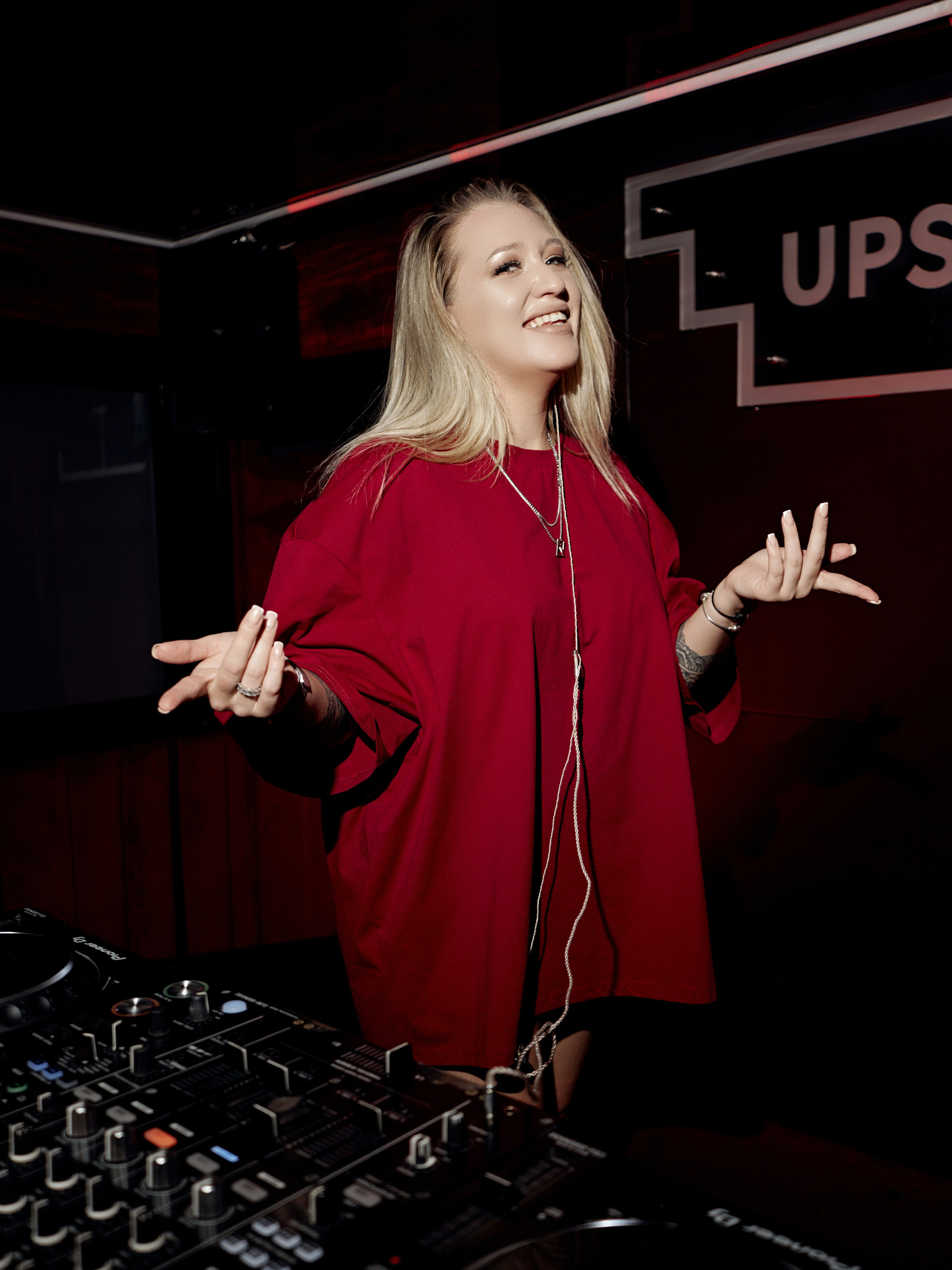 CLUB. NOIZOMAX Художественный фотограф в Дубай