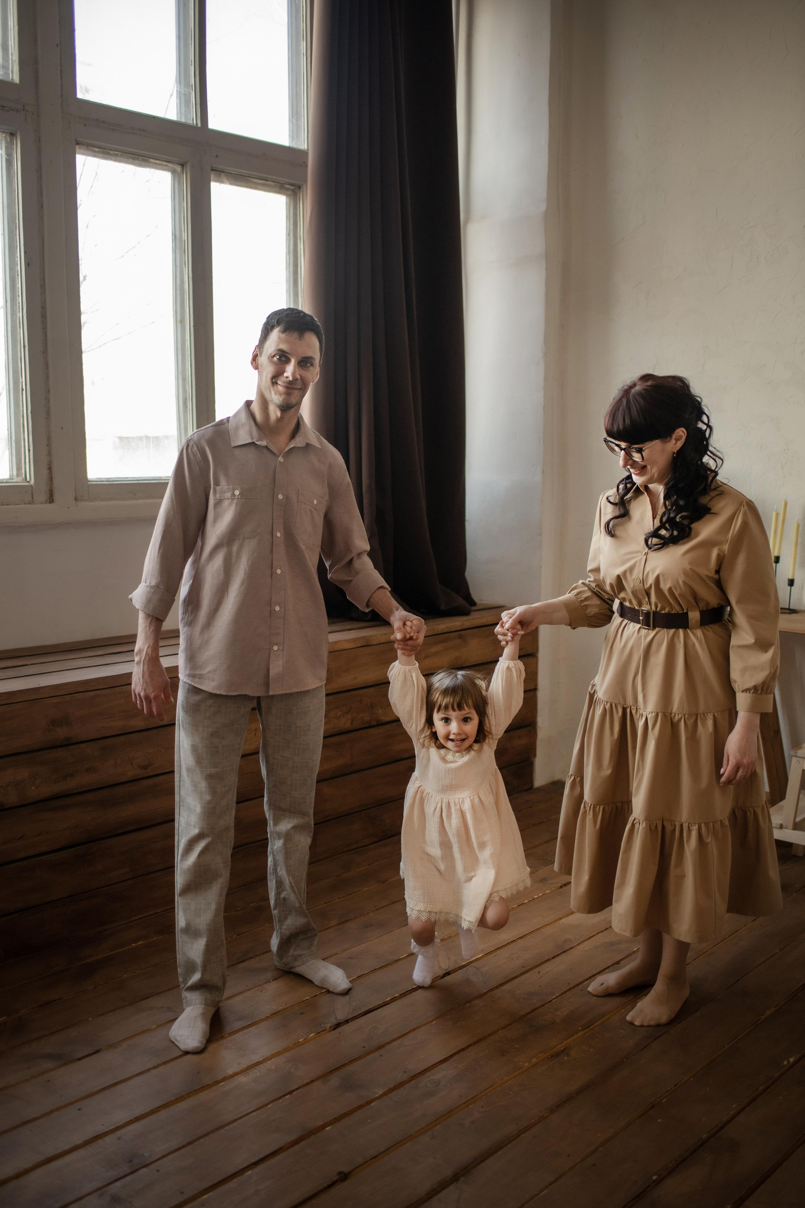 Евгений, Мария, Дмитрий и Мира. Женский, семейный и контент-фотограф в Оренбурге Анна Соловых