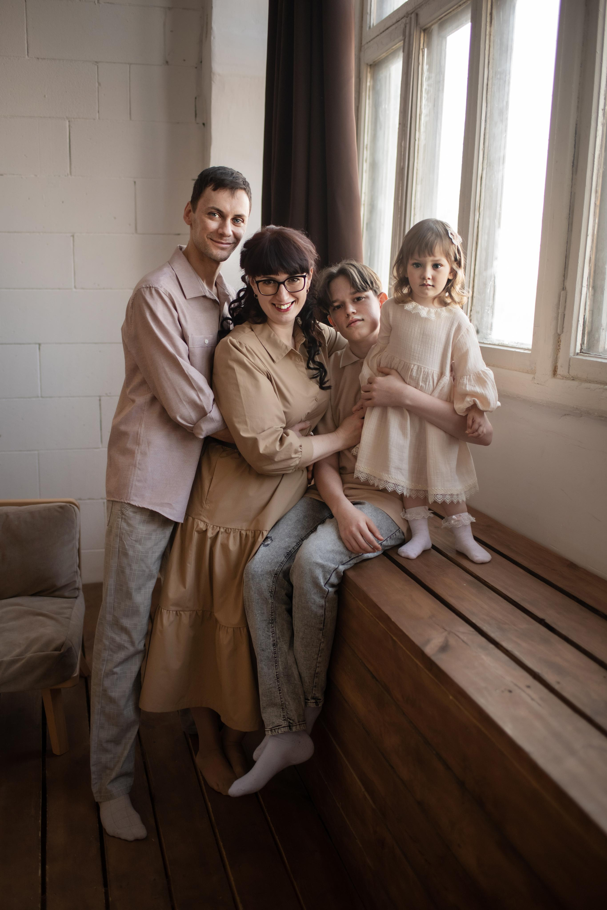 Евгений, Мария, Дмитрий и Мира. Женский, семейный и контент-фотограф в Оренбурге Анна Соловых