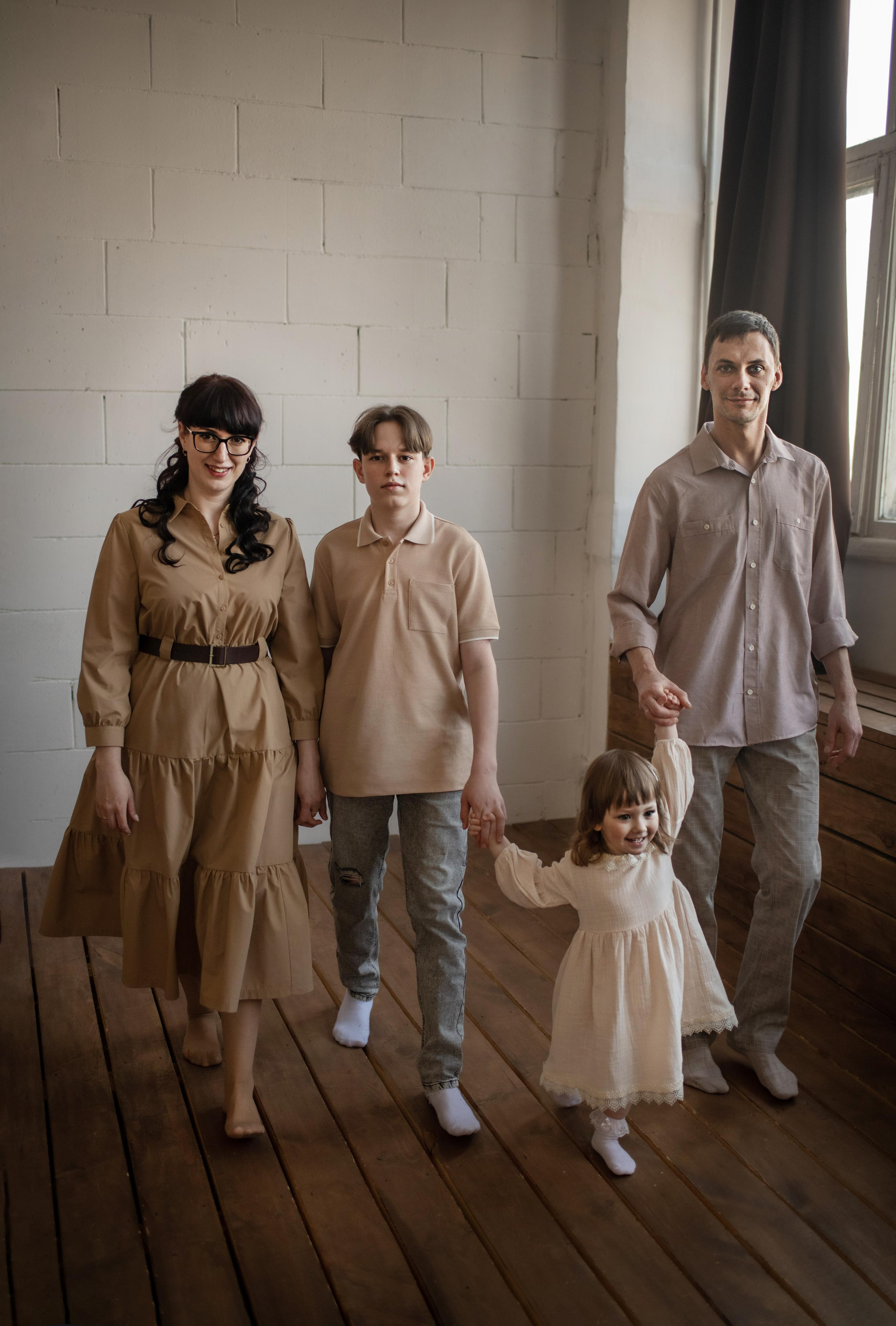 Евгений, Мария, Дмитрий и Мира. Женский, семейный и контент-фотограф в Оренбурге Анна Соловых