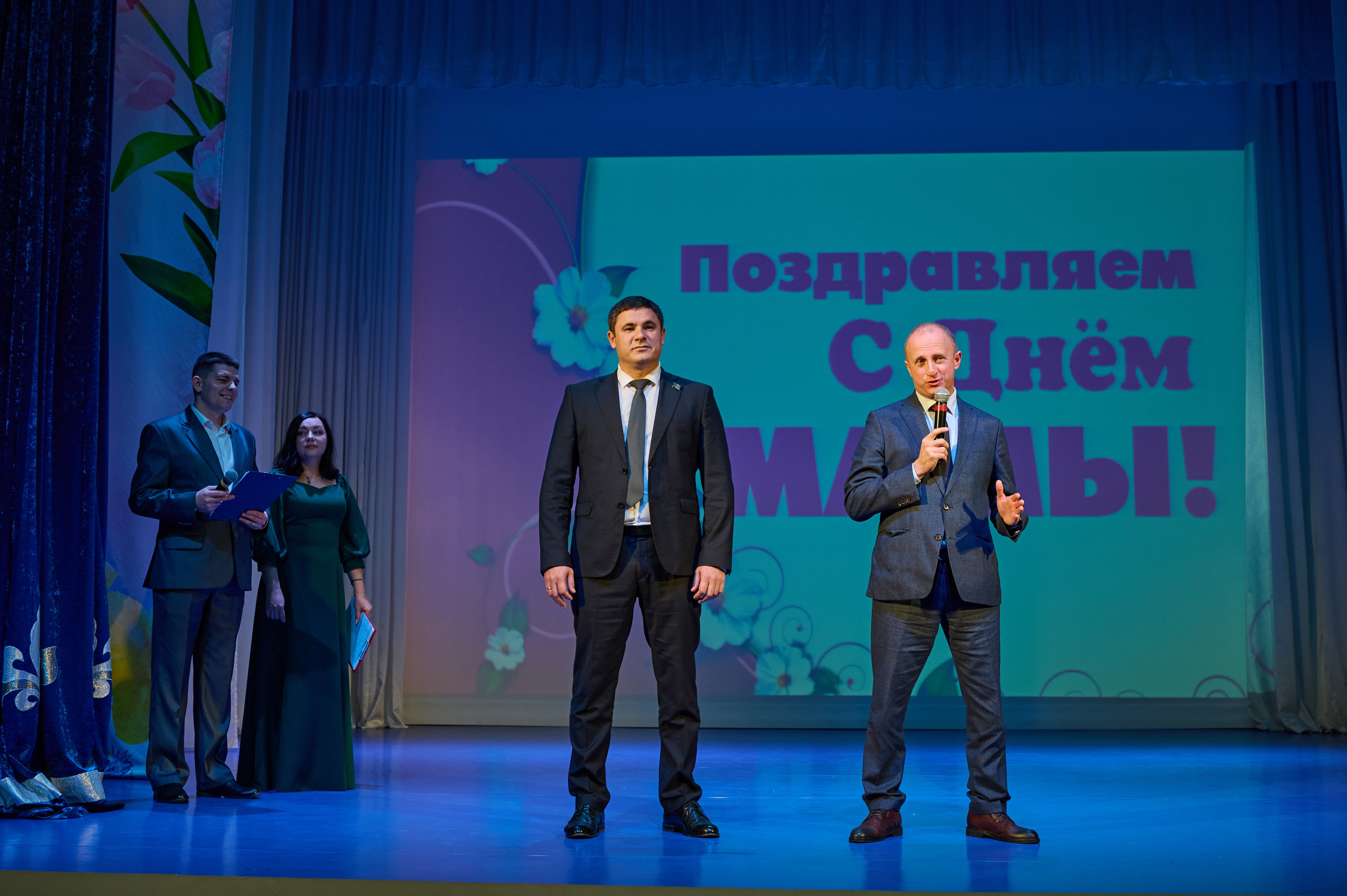 День матери. Марьина роща. Жизнь курорта Кабардинка в фотографиях