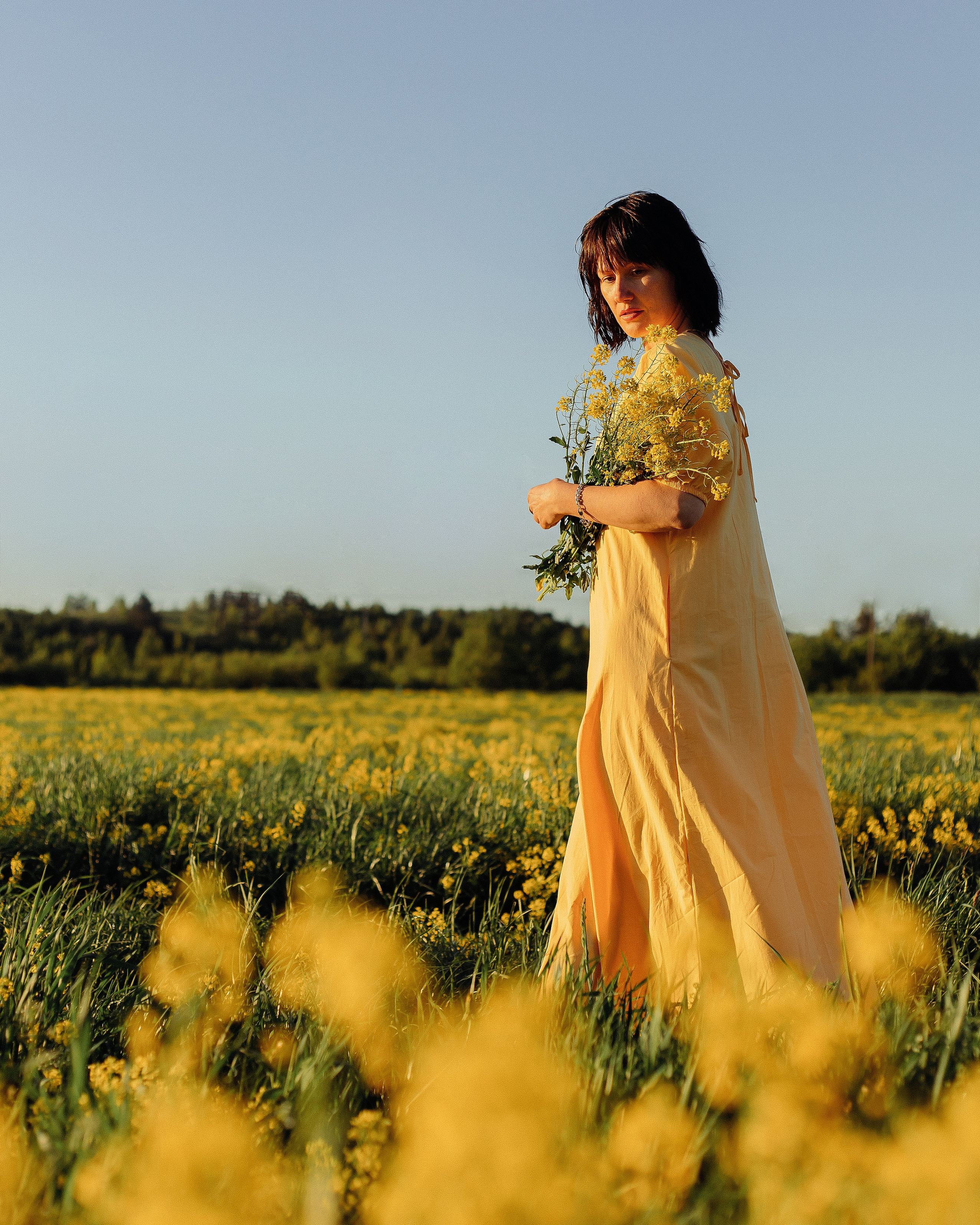 Оля в поле. Портретный фотограф в Санкт-Петербурге Катя Протасевич