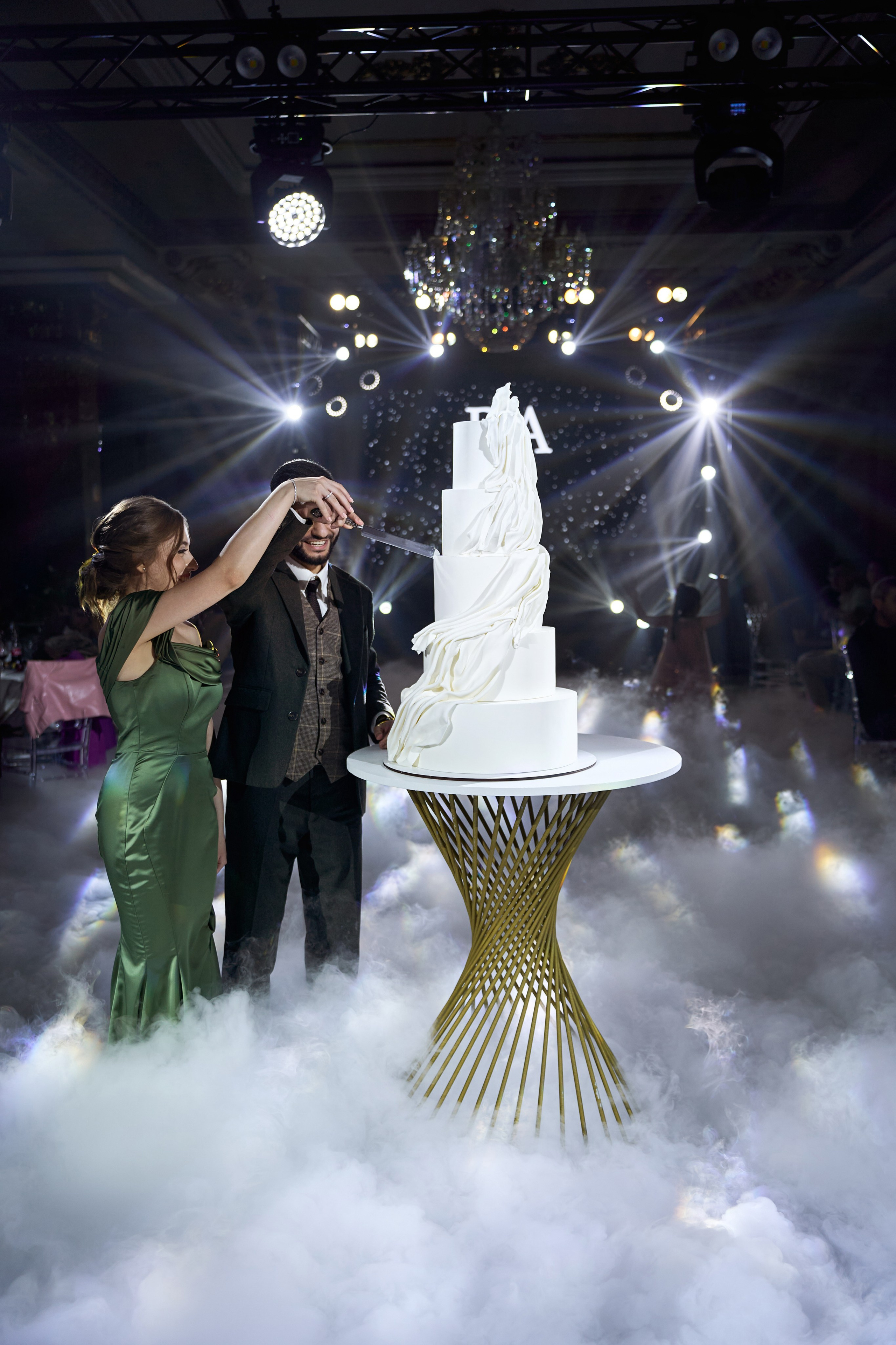 Красивое и чувственное сватовство Рафаэля & Алины в GOLDEN PALACE от ТВИНС СТУДИО. ТВИНС СТУДИО — лучшие свадебные фотографы и видеографы в Краснодаре