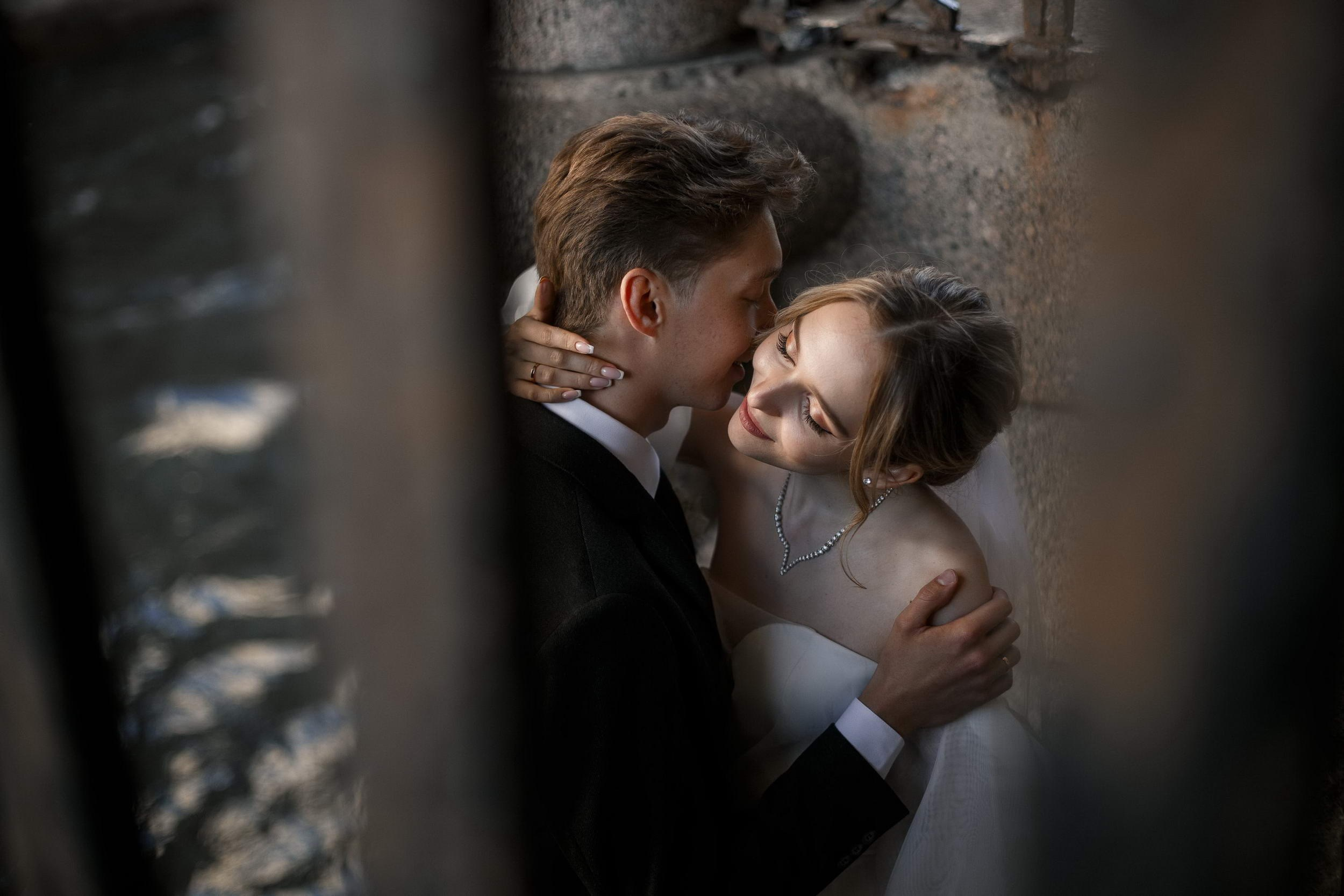 Красивая пара молодожёнов. Свадебный фотограф Игорь Брундасов 8PHOTO на свадьбу венчание загс СПб