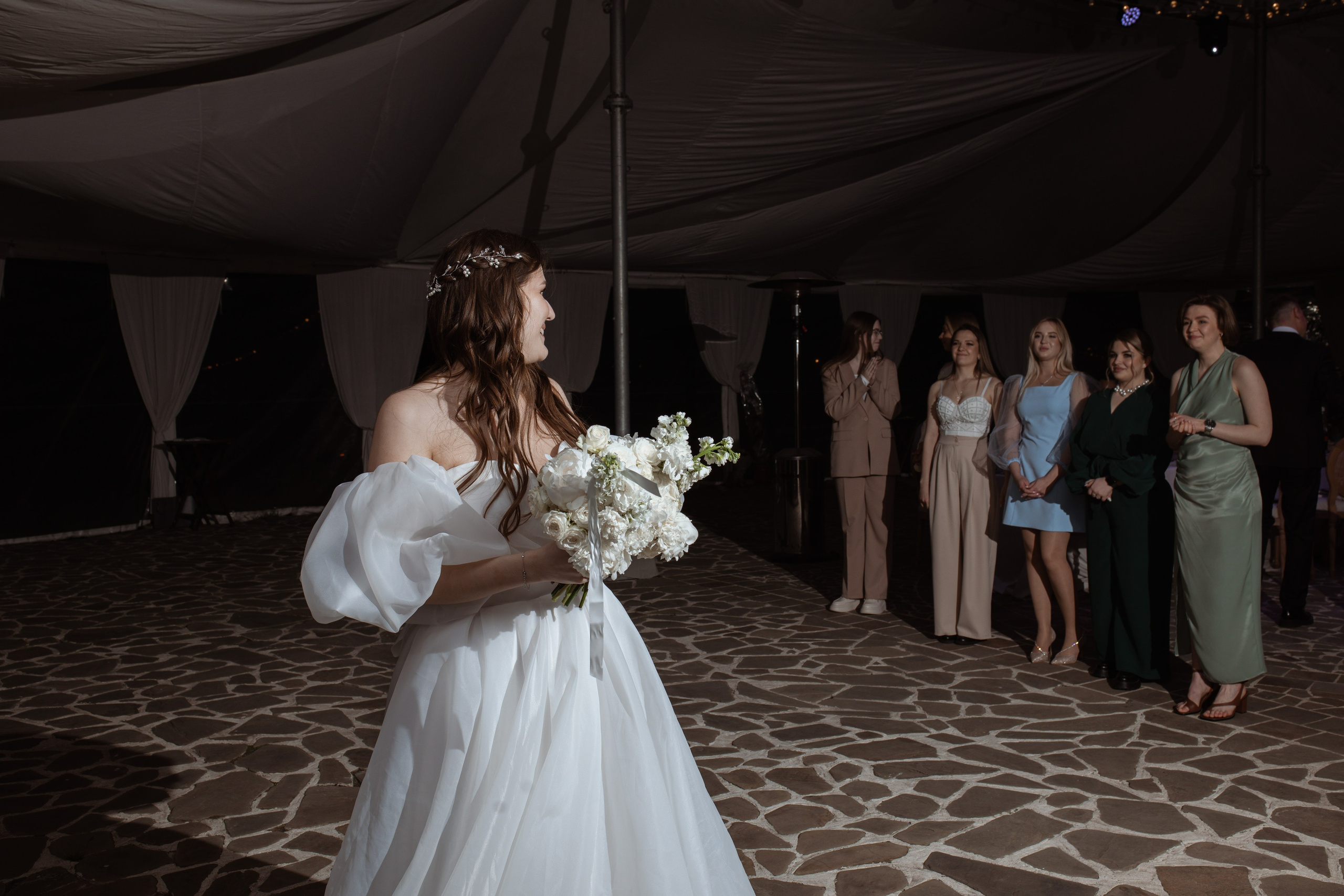 Уютная свадьба за городом в кругу самых близких. Свадебный фотограф Елена Рубцова