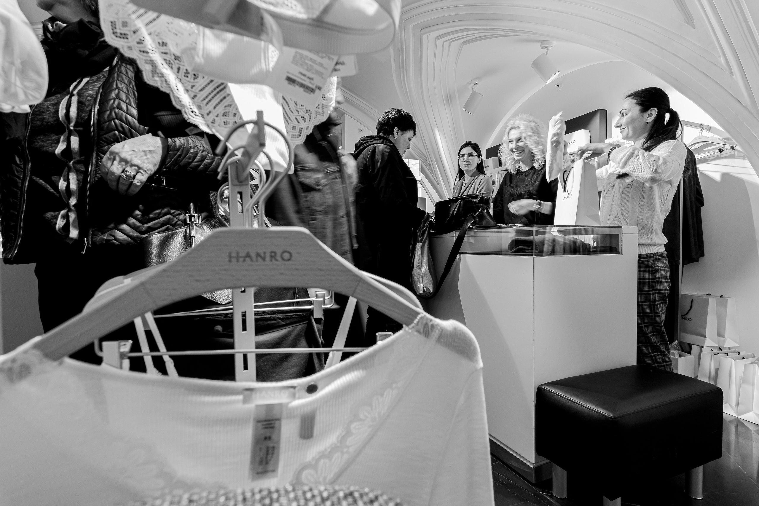 Клиентский день | Магазин женской одежды «Hanro». Репортажный фотограф Семён Борисов | Москва