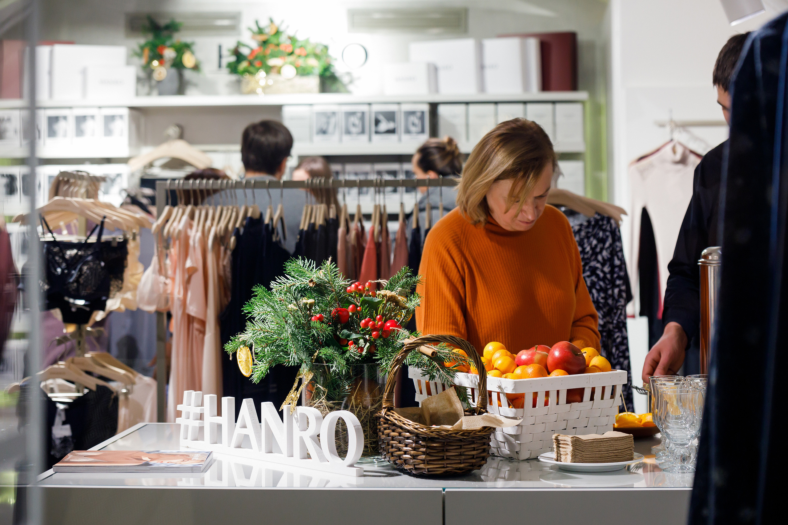Клиентский день | Магазин женской одежды «Hanro». Репортажный фотограф Семён Борисов | Москва