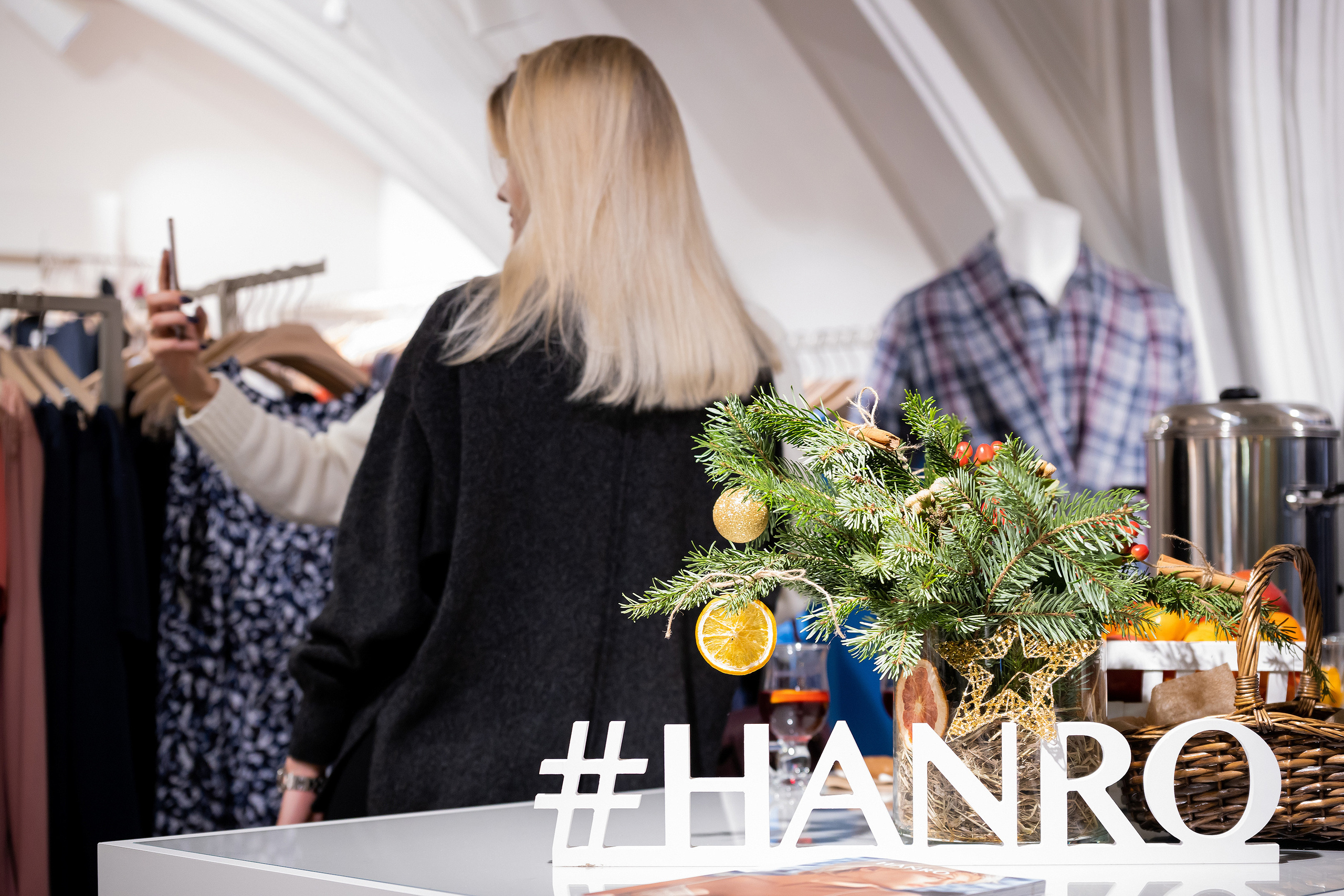 Клиентский день | Магазин женской одежды «Hanro». Репортажный фотограф Семён Борисов | Москва