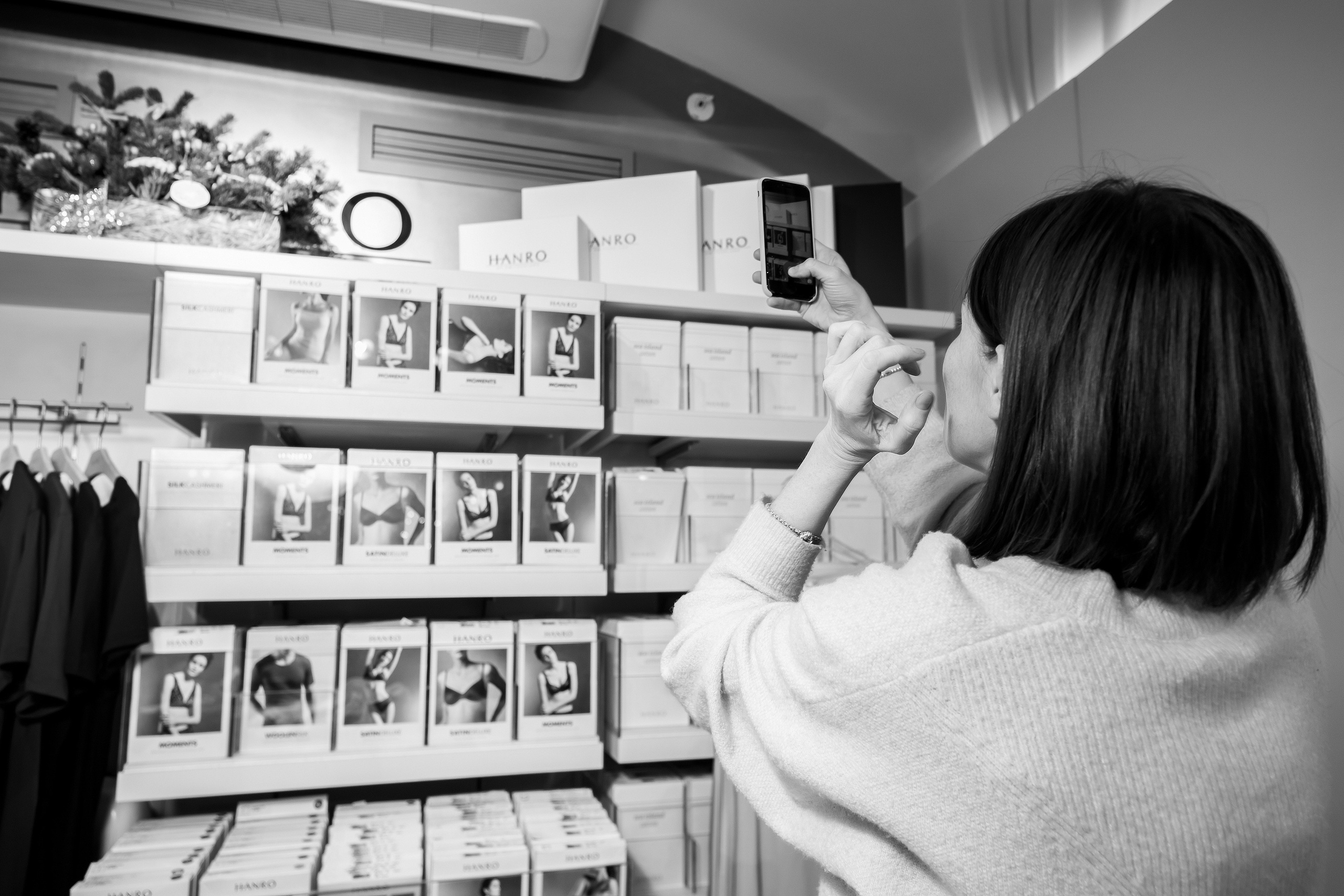 Клиентский день | Магазин женской одежды «Hanro». Репортажный фотограф Семён Борисов | Москва