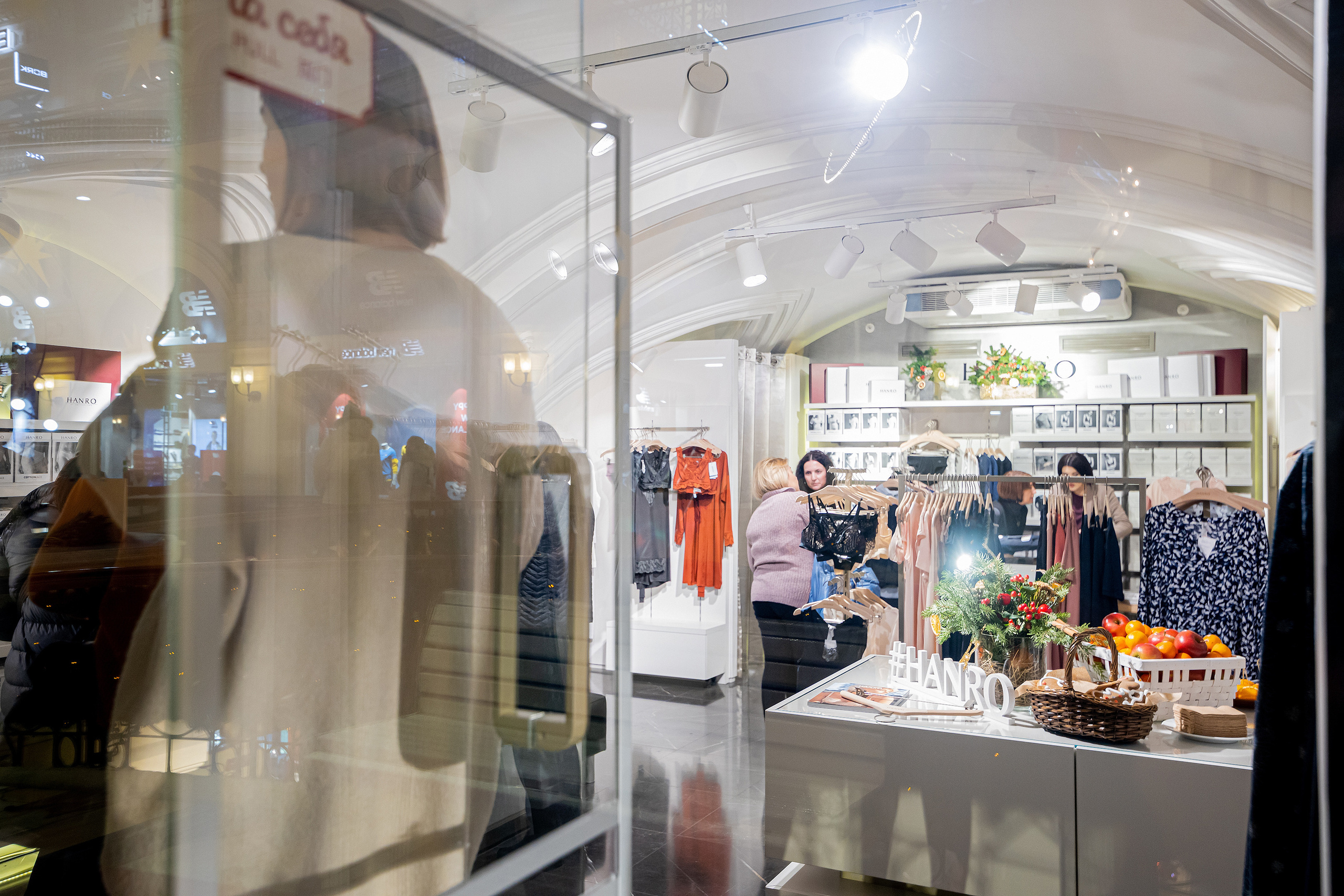 Клиентский день | Магазин женской одежды «Hanro». Репортажный фотограф Семён Борисов | Москва