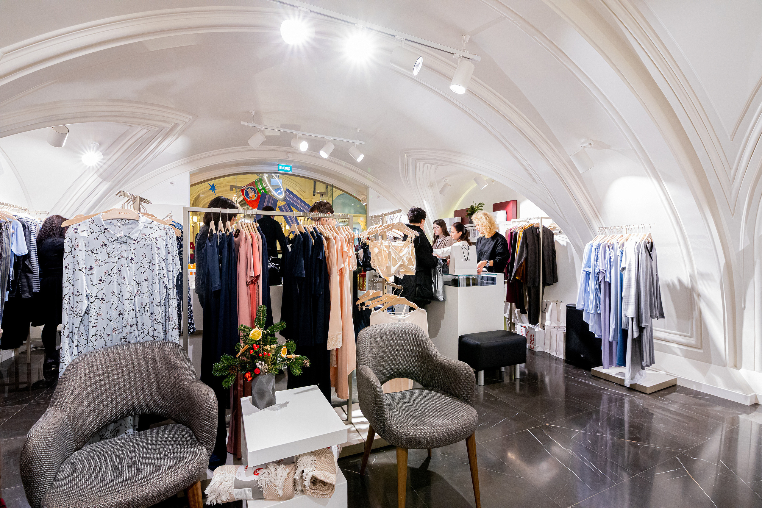 Клиентский день | Магазин женской одежды «Hanro». Репортажный фотограф Семён Борисов | Москва