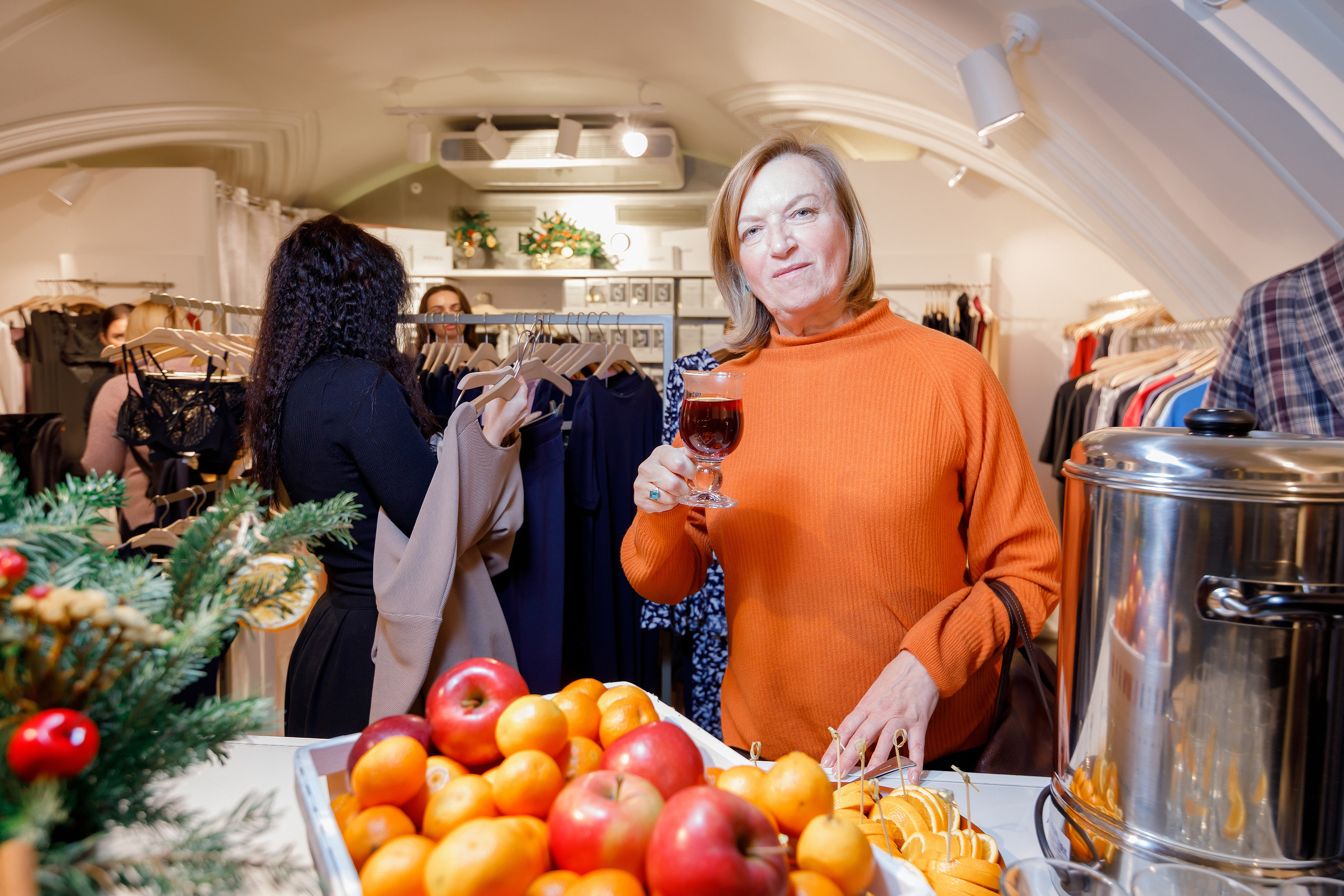 Клиентский день | Магазин женской одежды «Hanro». Репортажный фотограф Семён Борисов | Москва