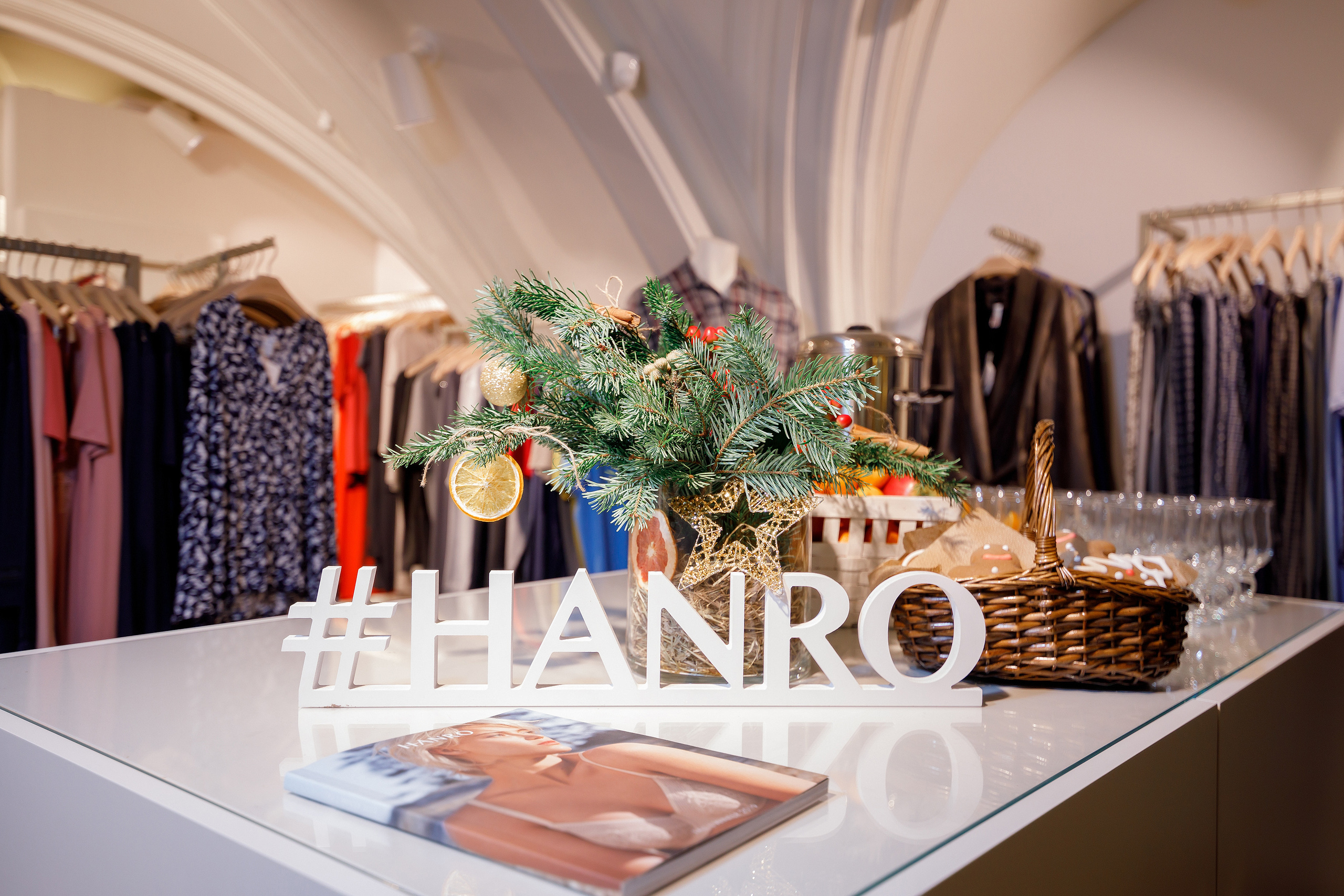 Клиентский день | Магазин женской одежды «Hanro». Репортажный фотограф Семён Борисов | Москва