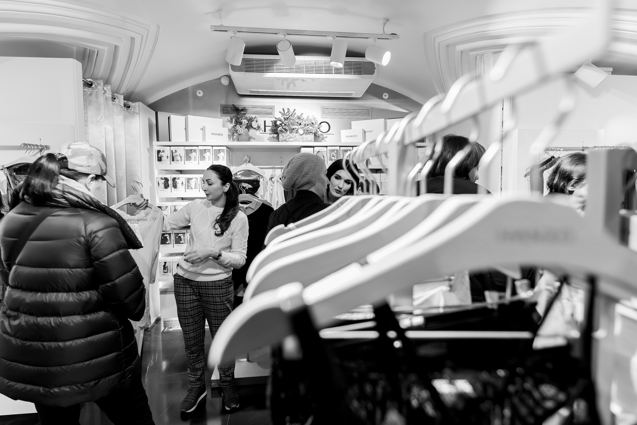 Клиентский день | Магазин женской одежды «Hanro». Репортажный фотограф Семён Борисов | Москва