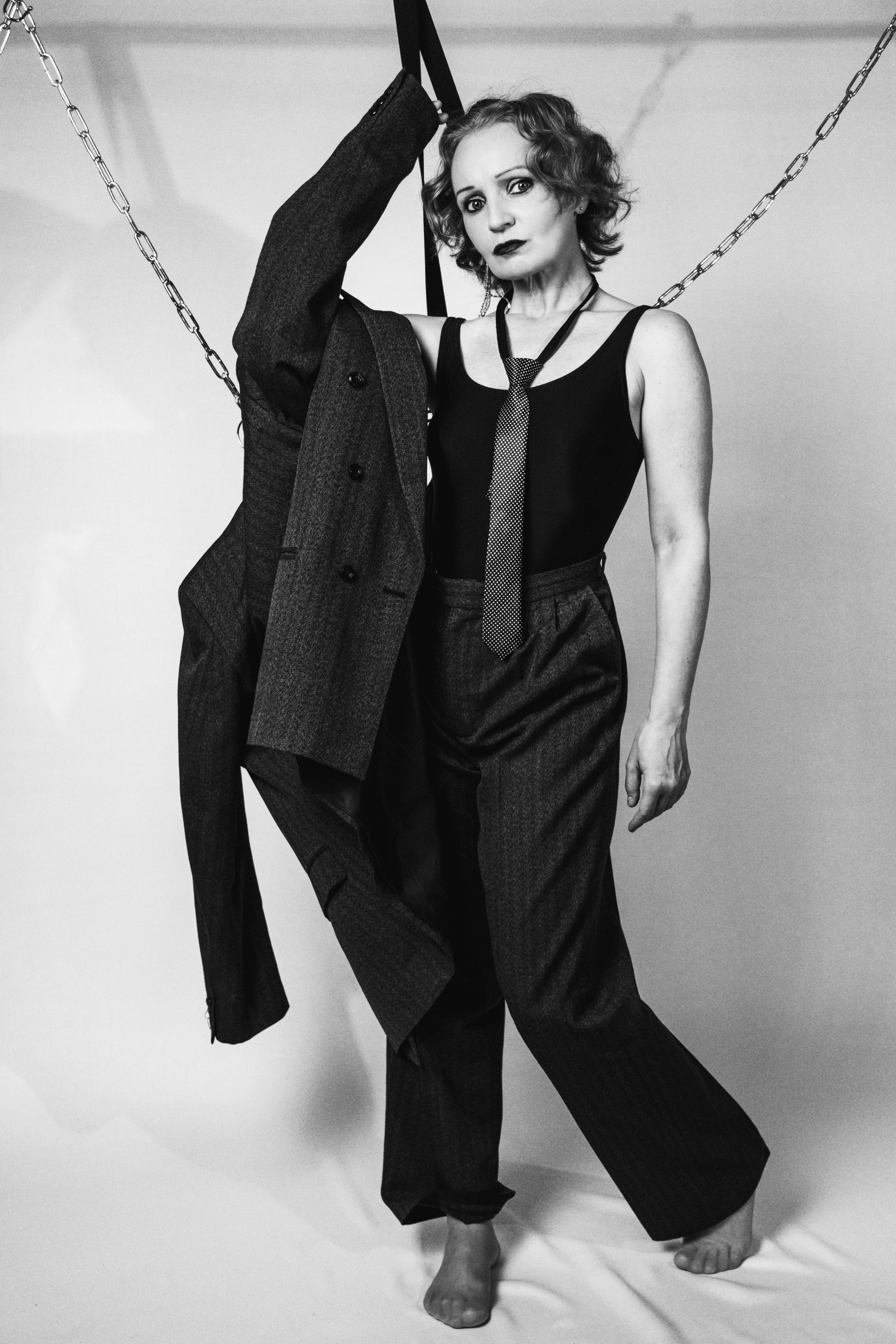 2025-07-13. Анжела и пиджак