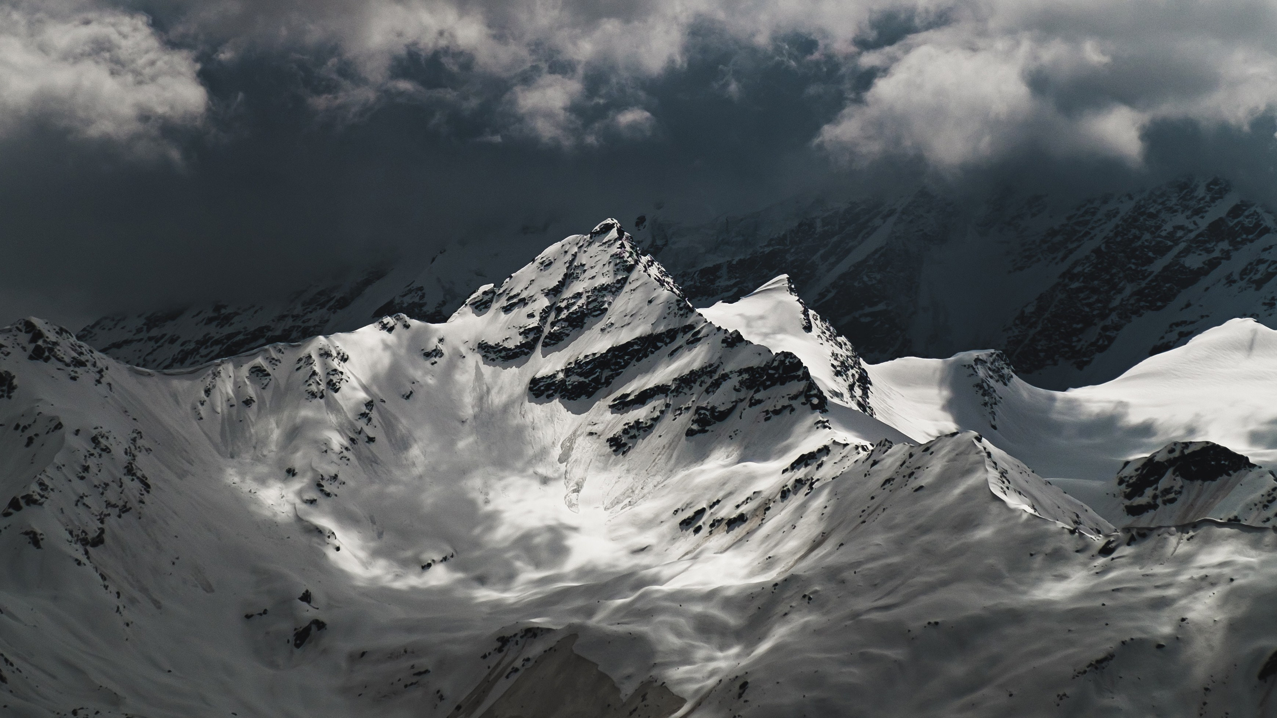 Фотограф на Эльбрусе • Роман Шатхин