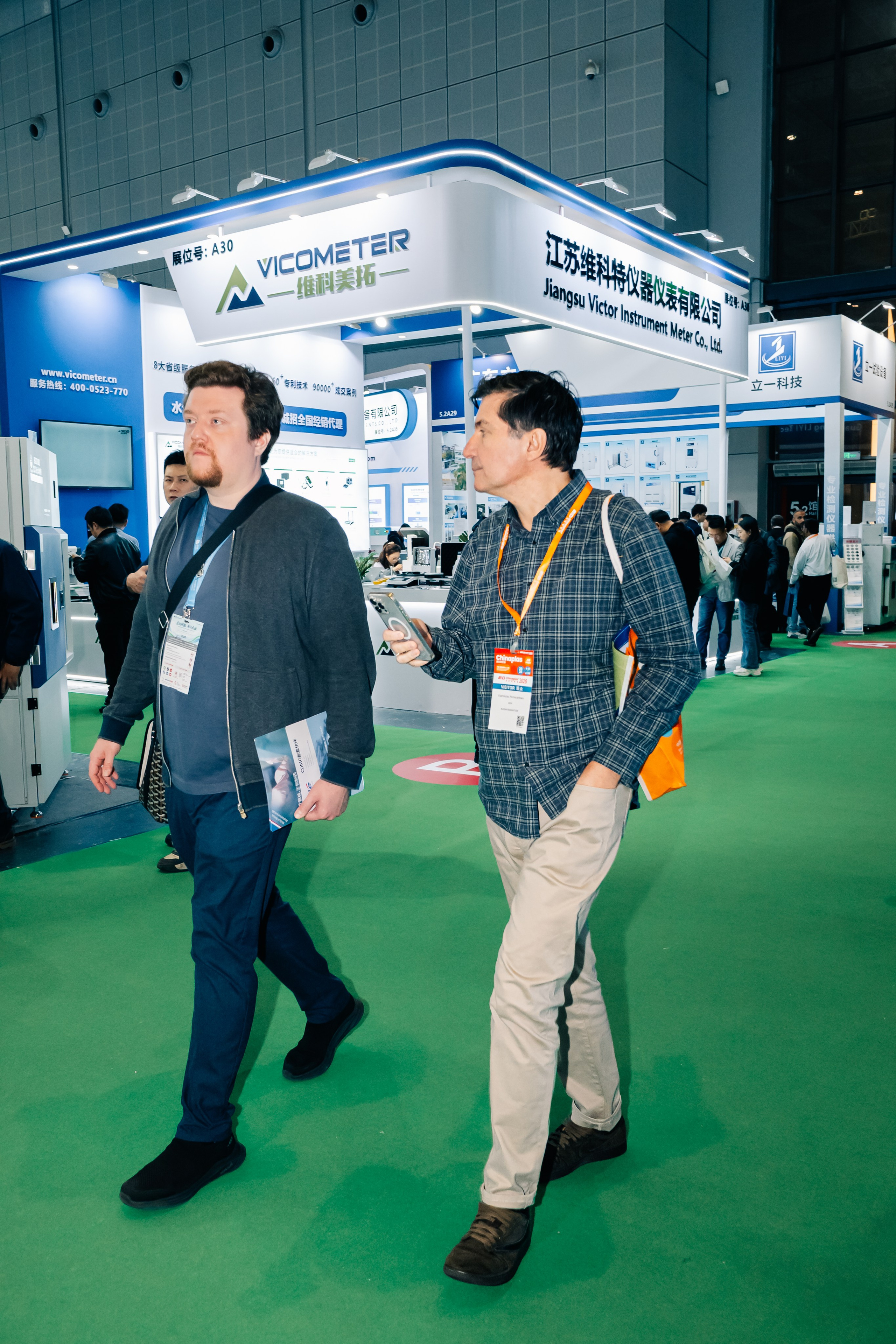 Фото и видеосъемка на выставке CHINAPLAS в Шанхае | Компания VZLP | Фотограф в Шанхае