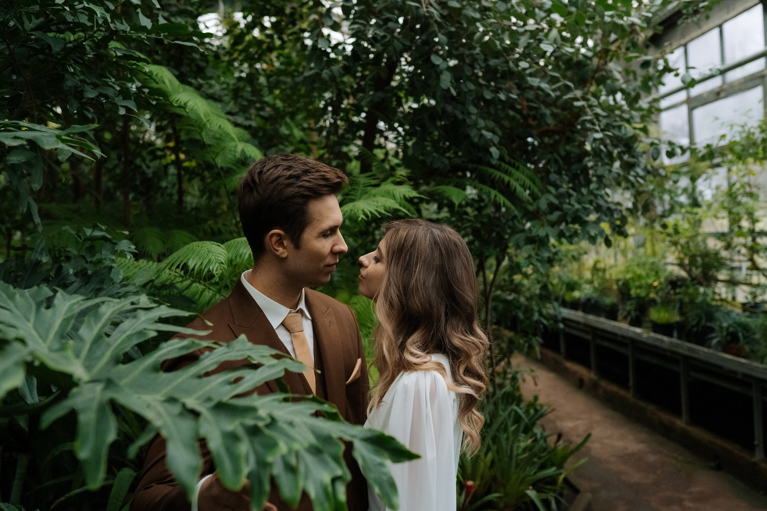 Свадебная фотосессия в оранжерее, Москва. Свадебный фотограф в Москве Анна Полушина