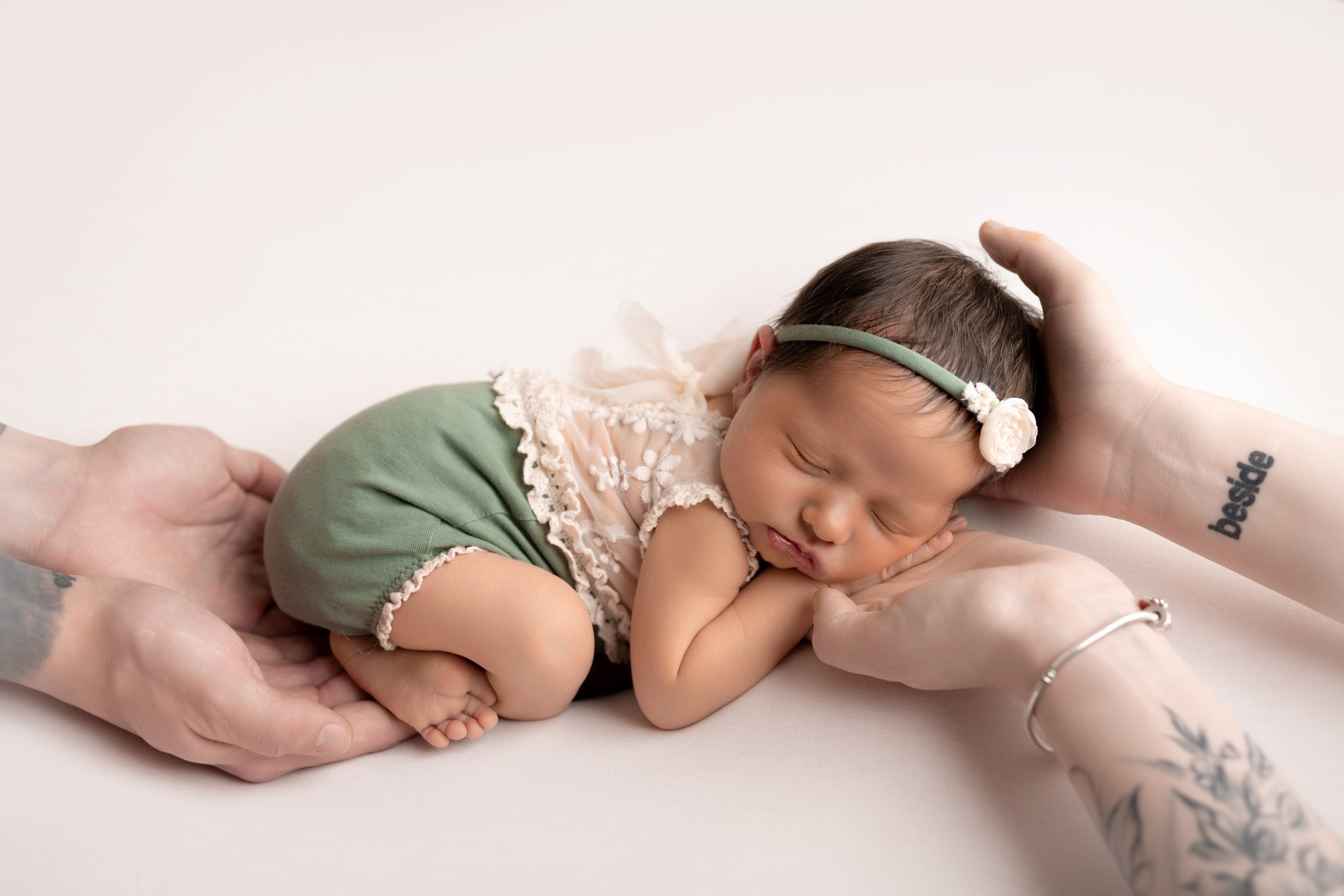 Портфолио Новорожденные - Фотограф новорожденных: искусство запечатлен. Фотограф новорожденных: волшебные моменты первых дней жизни