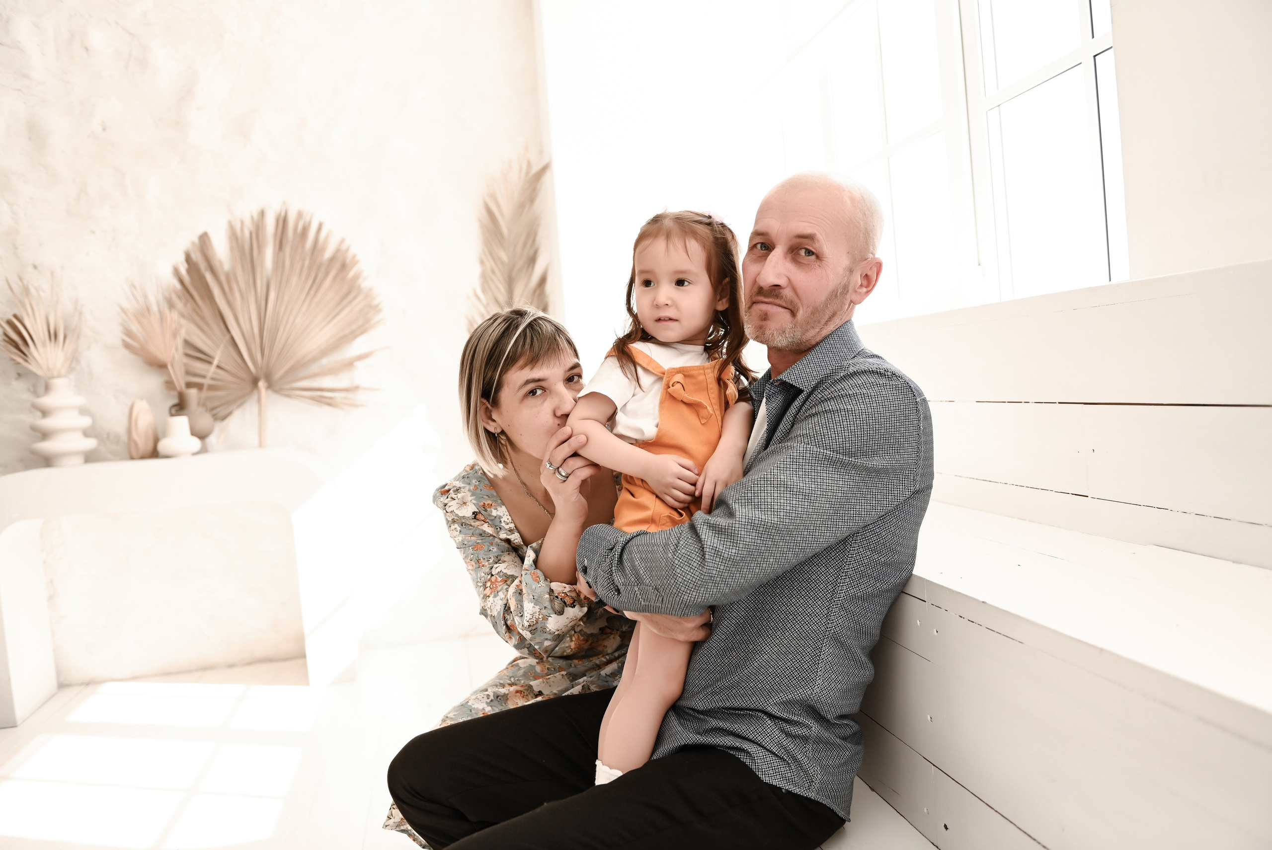 Семейная студийная  фотосессия 2. Свадебный, семейный, детский, контент фотограф в Омске Максим Ильин