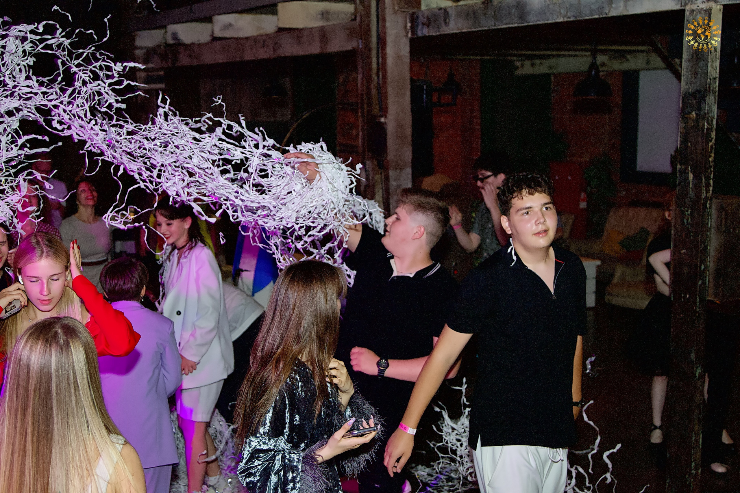 Выпускной 2023 (9-й класс, школа № 46). Loft Urban. Москва. Репортажная съемка в Москве и области. Анималистика