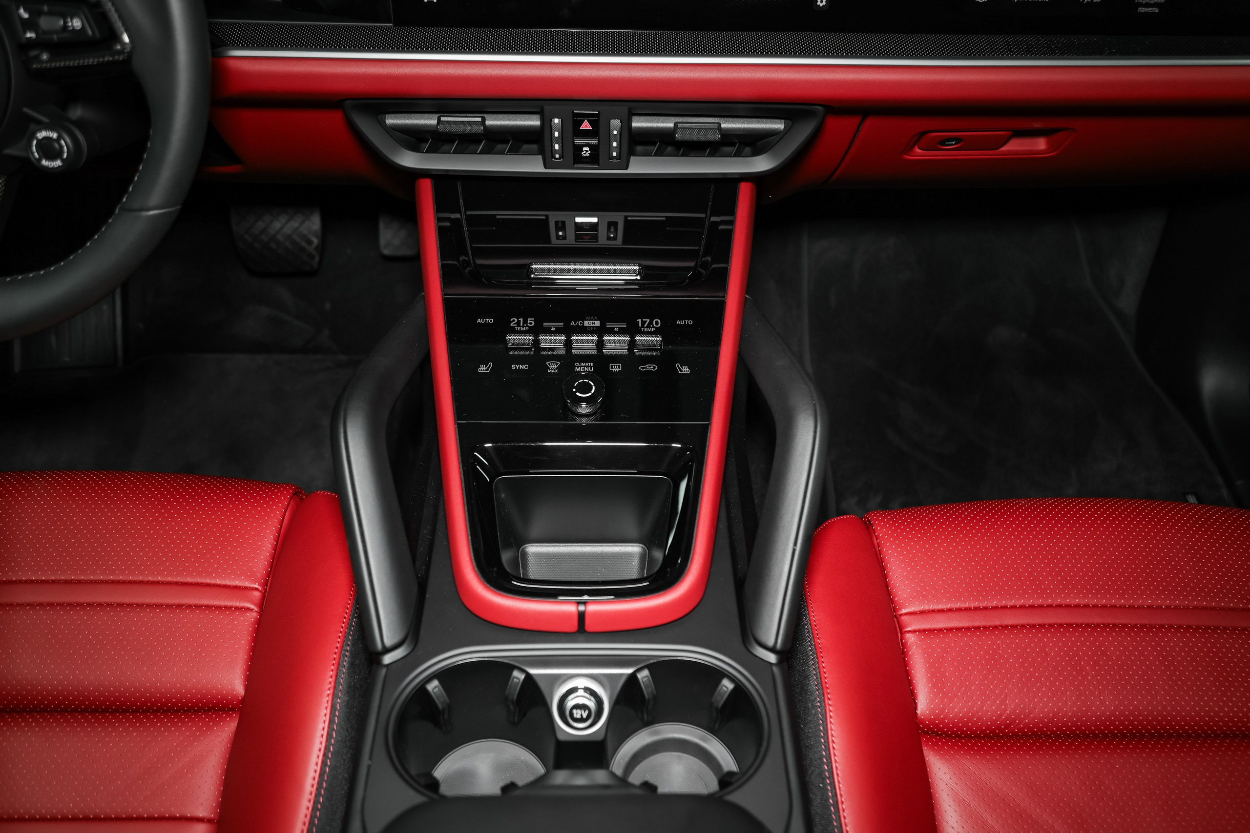 2025 PORSCHE CAYENNE COUPE E-Hybrid. Mixturecaptures