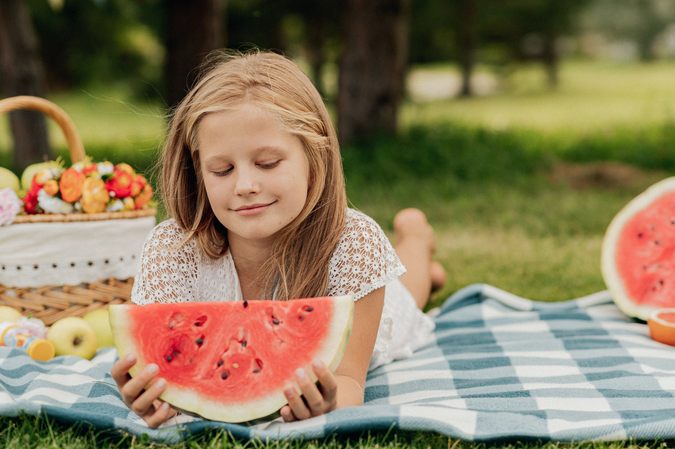 ЛЕТО. ПАРК. АРБУЗ. Профессиональный репортажный, коммерческий фотограф в Санкт-Петербурге