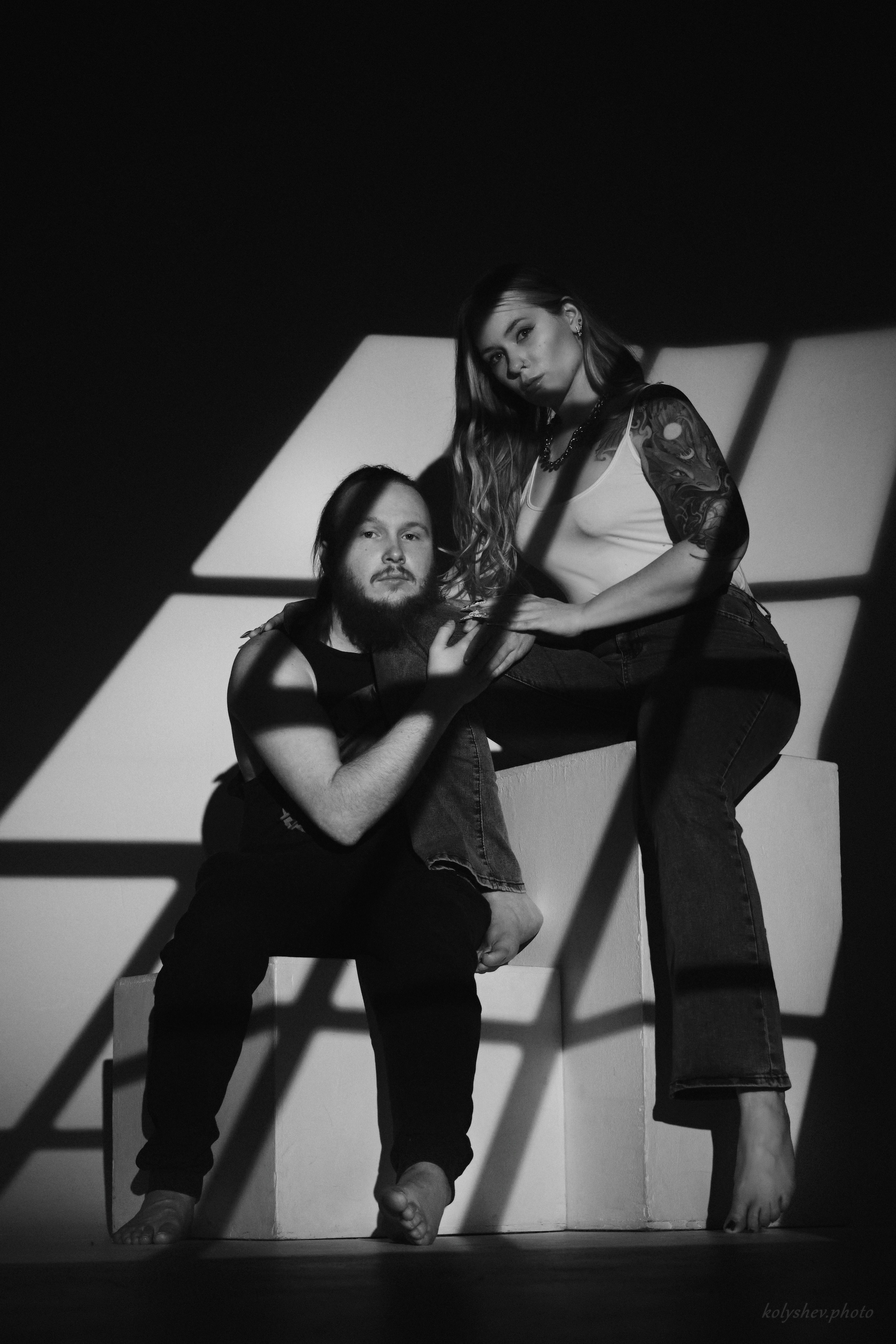 фотосессия лав стори в свете проектора