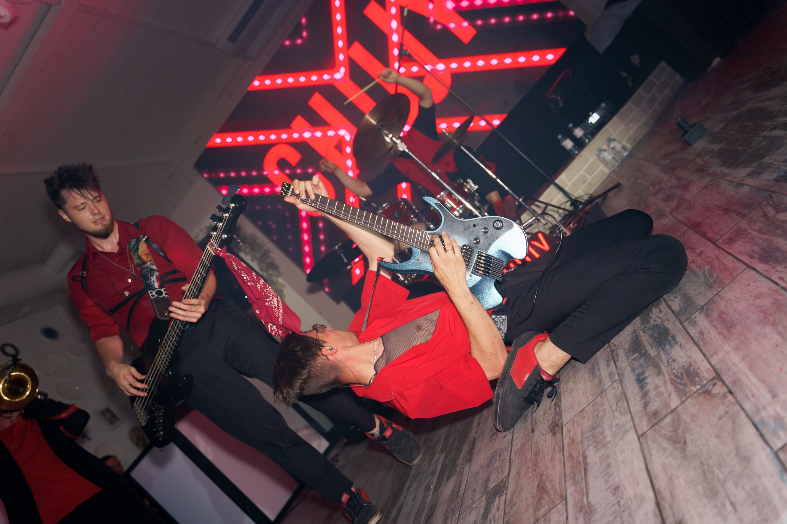 фотосессия свадебного банкета  танцы кавер группа