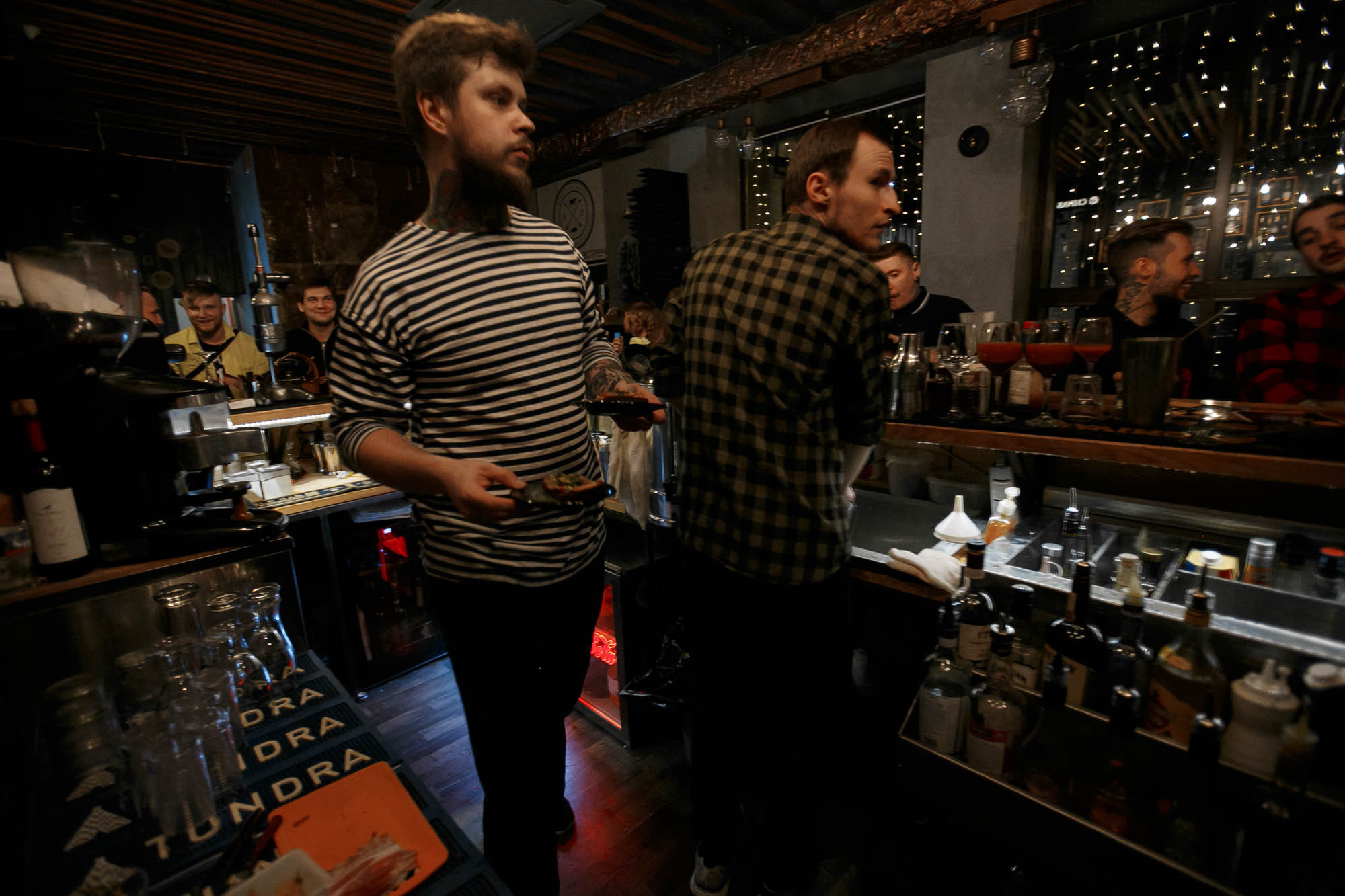 Репортаж: Guest Bartending / Егор и Кошман