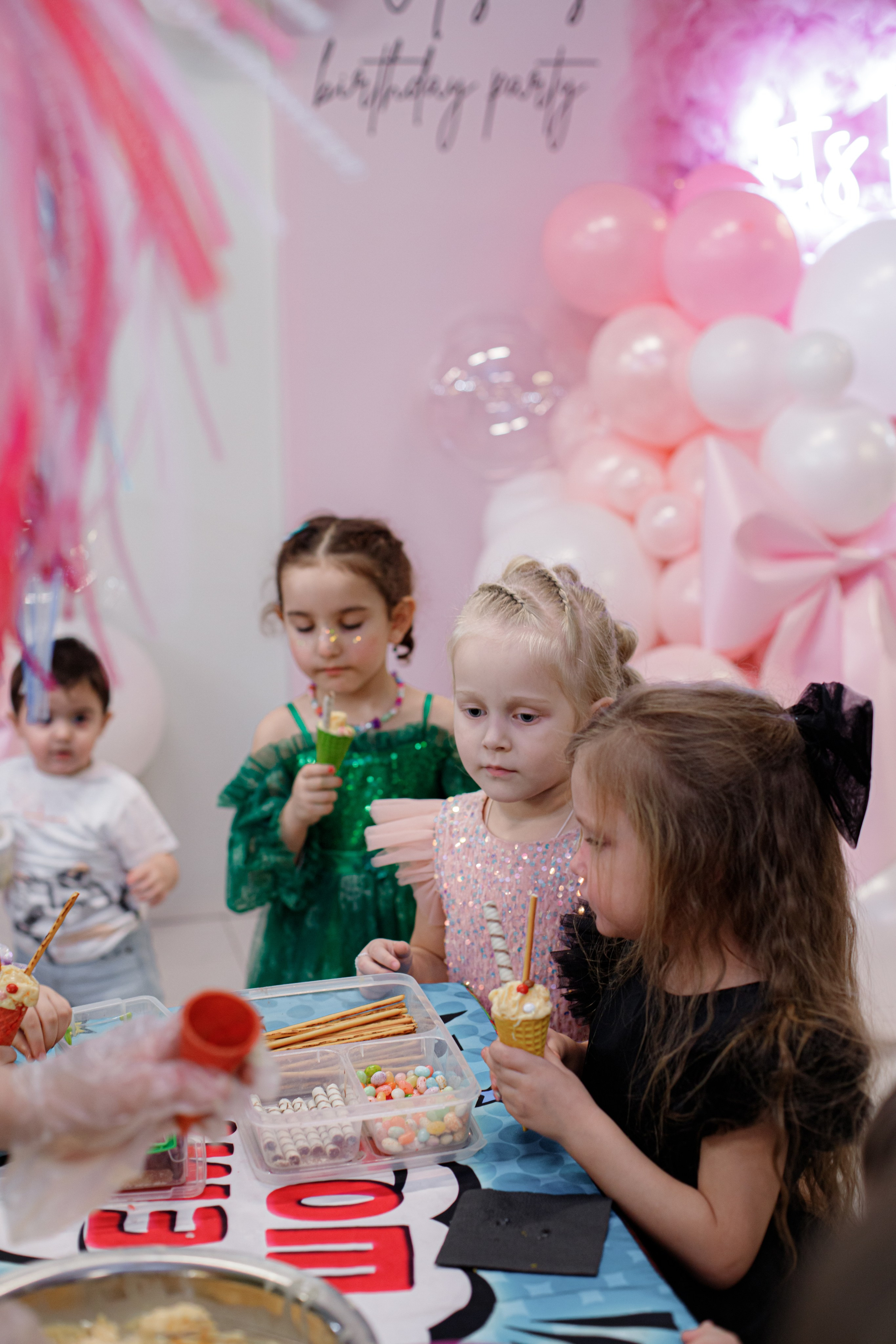 ASIA'S BIRTHDAY PARTY. Photokarish