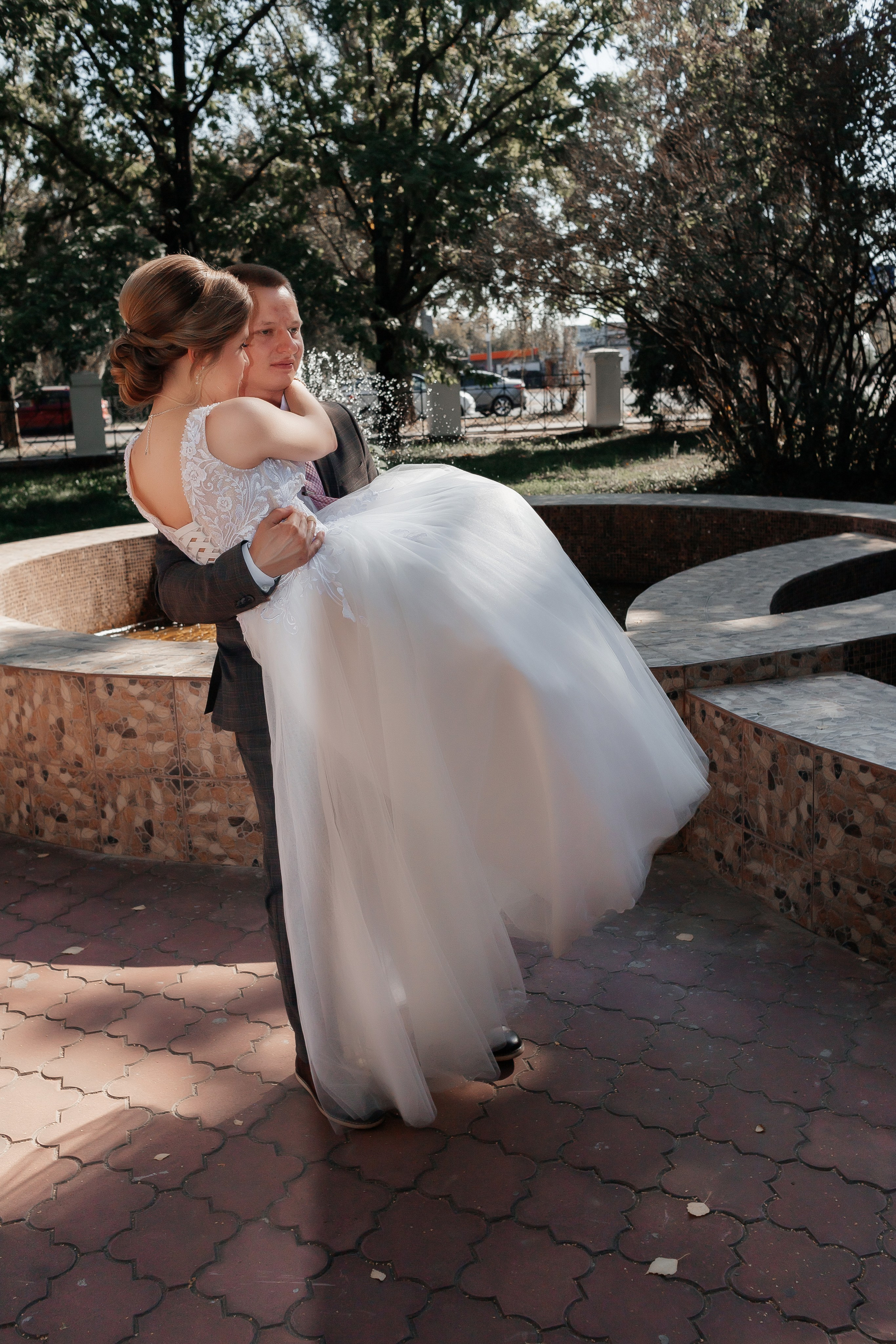 Свадебная прогулка двоих на Стрелке и в автозаводском Парке. И в фотостудии СОЛЬ в Автозаводском районе. Свадебный фотограф и фотограф Love-Store в Нижнем Новгороде Анастасия