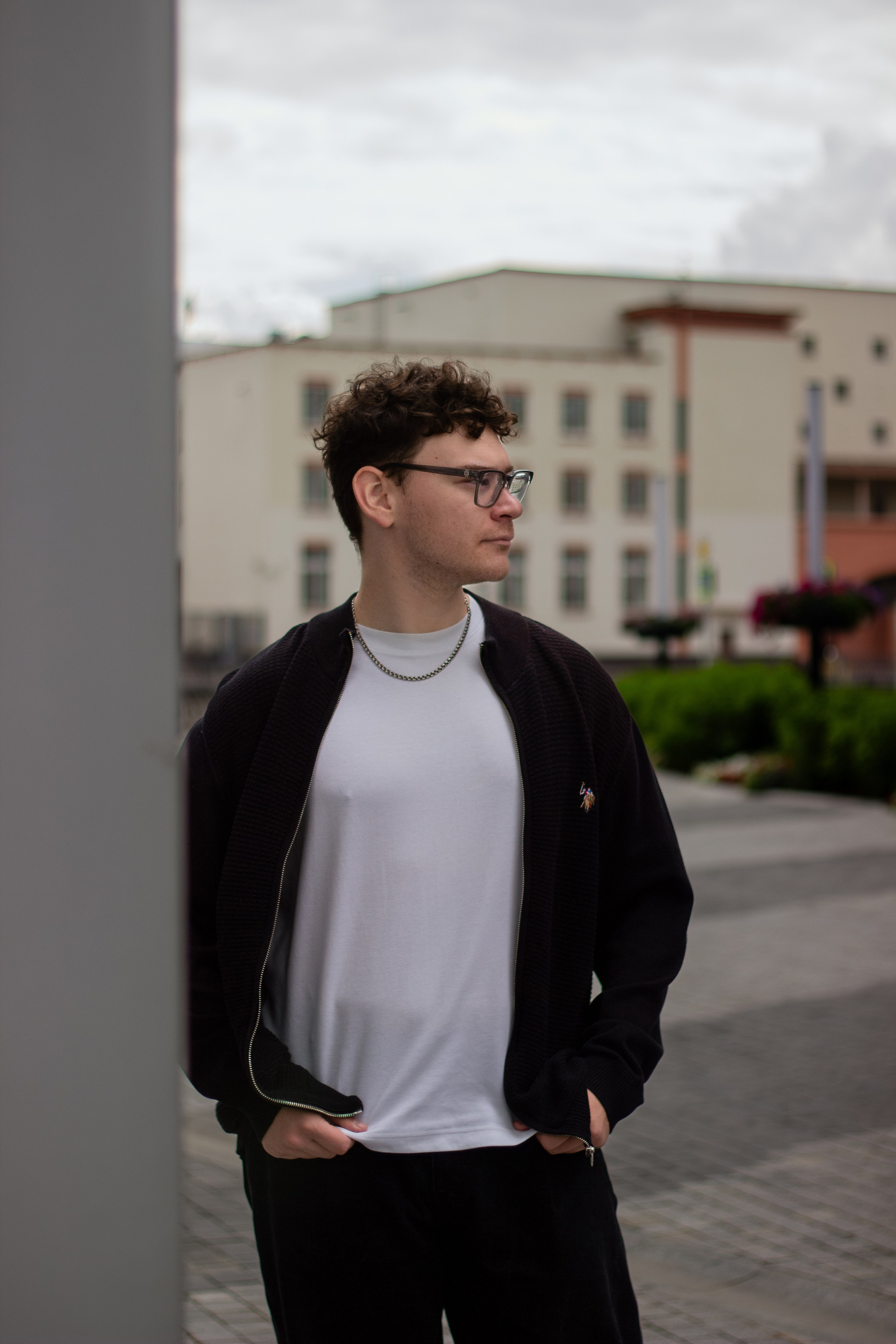 Илья в Бизнес-центе Аквамарин. Портретный фотограф Москва Юлия Трякина