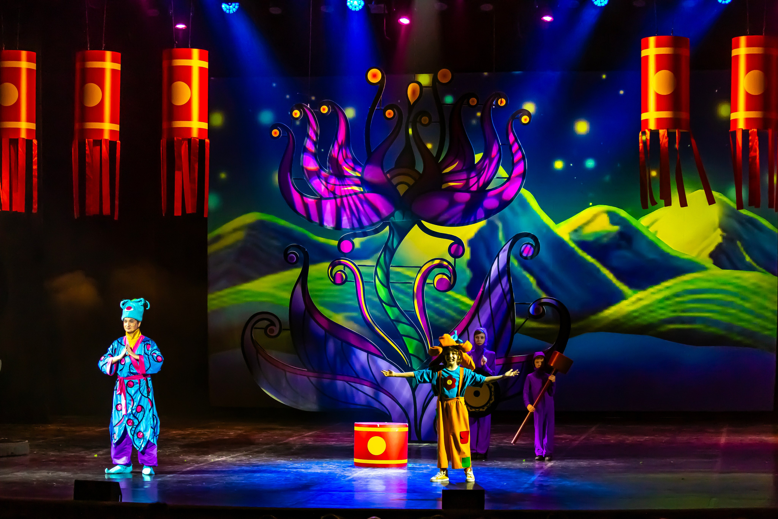 Мюзикл «Незнайка в царстве малюток» премьера Сочи солнышки и Сочи Соло. Фотограф в Сочи Юрий Шептаев