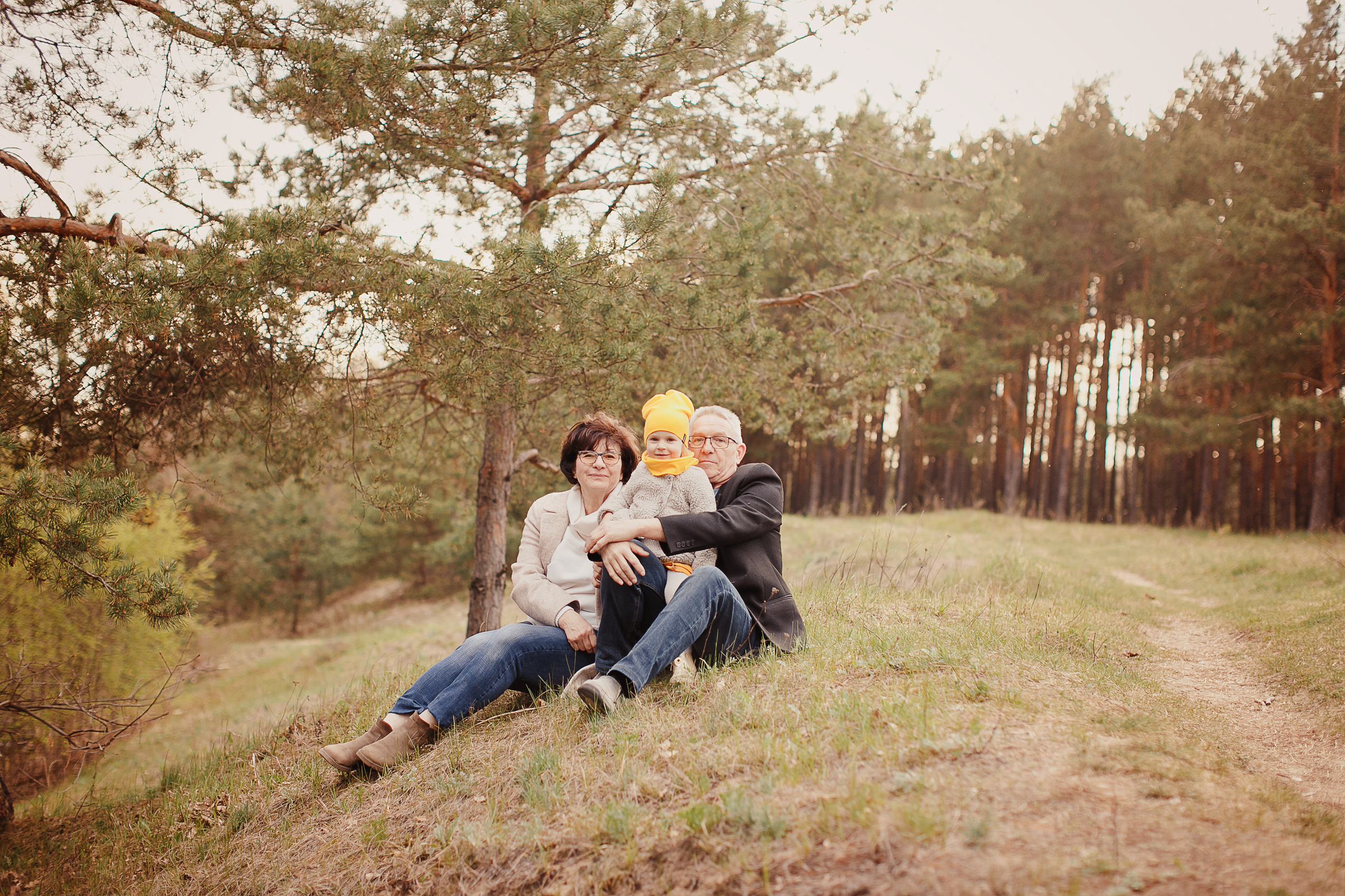 Семейная фотосессия весной. Свадебный и семейный фотограф Ольга Сморжанюк