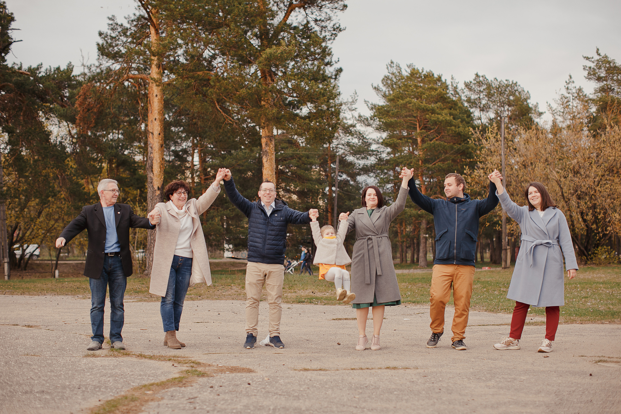 Семейная фотосессия весной. Свадебный и семейный фотограф Ольга Сморжанюк