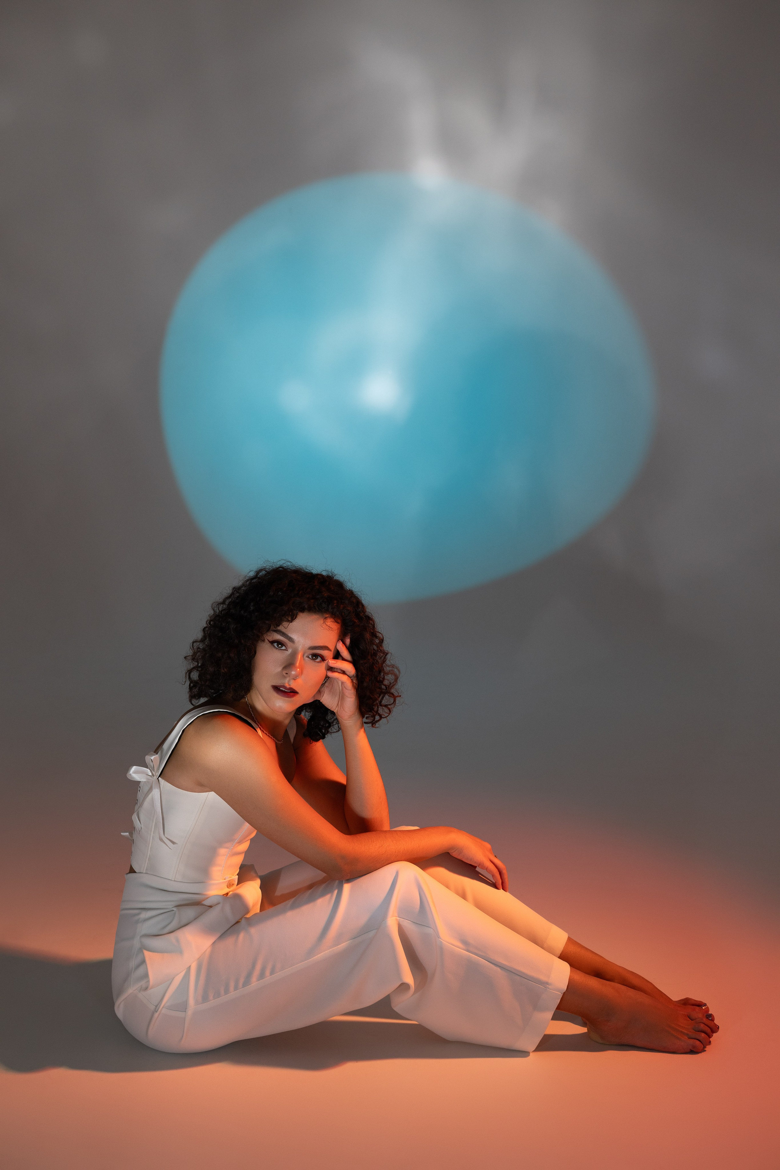 Цветной свет и фигуры. Фотограф Минск